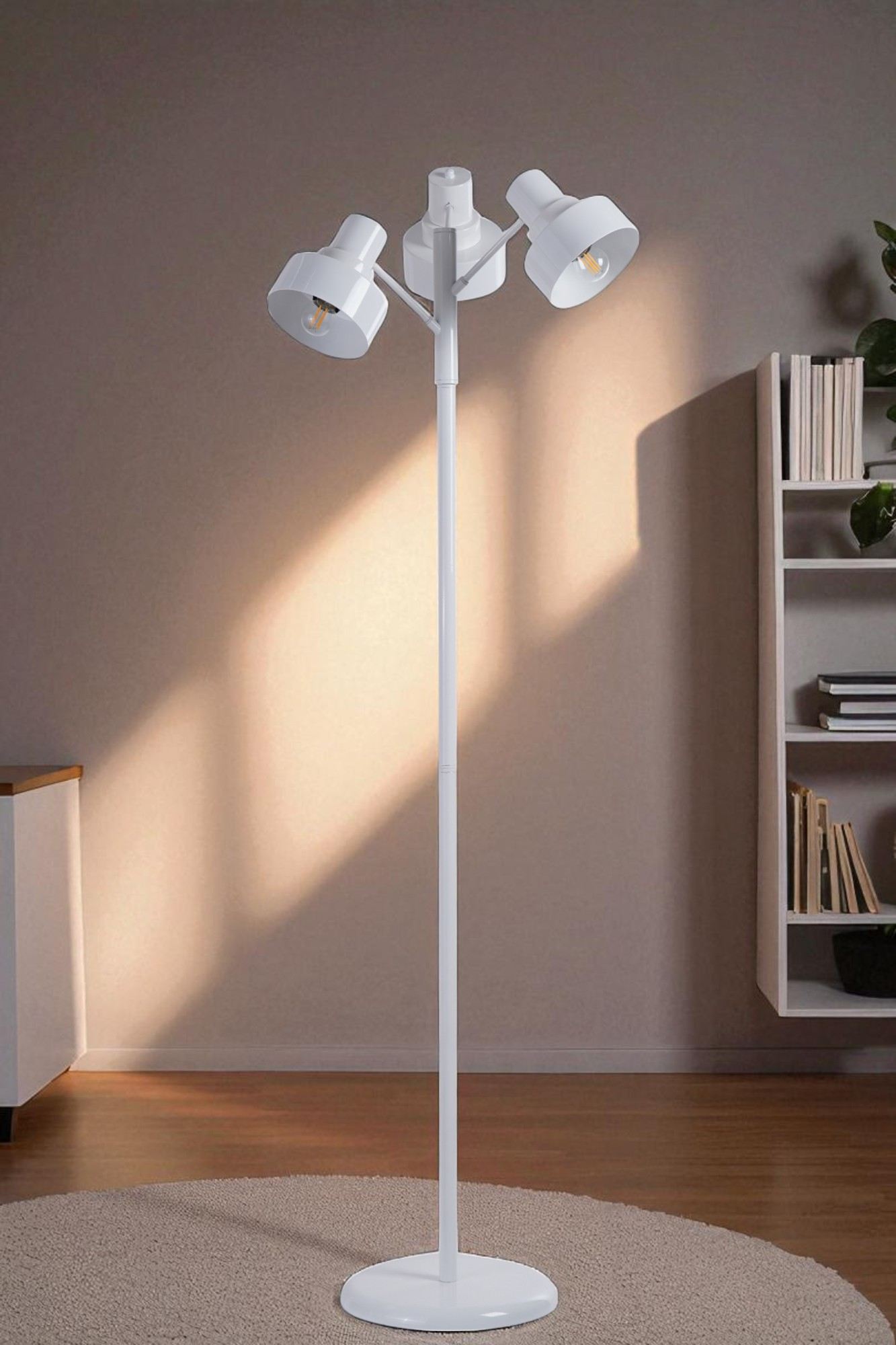Candeeiro de Pé – 158 cm de Altura – Branca – Metal