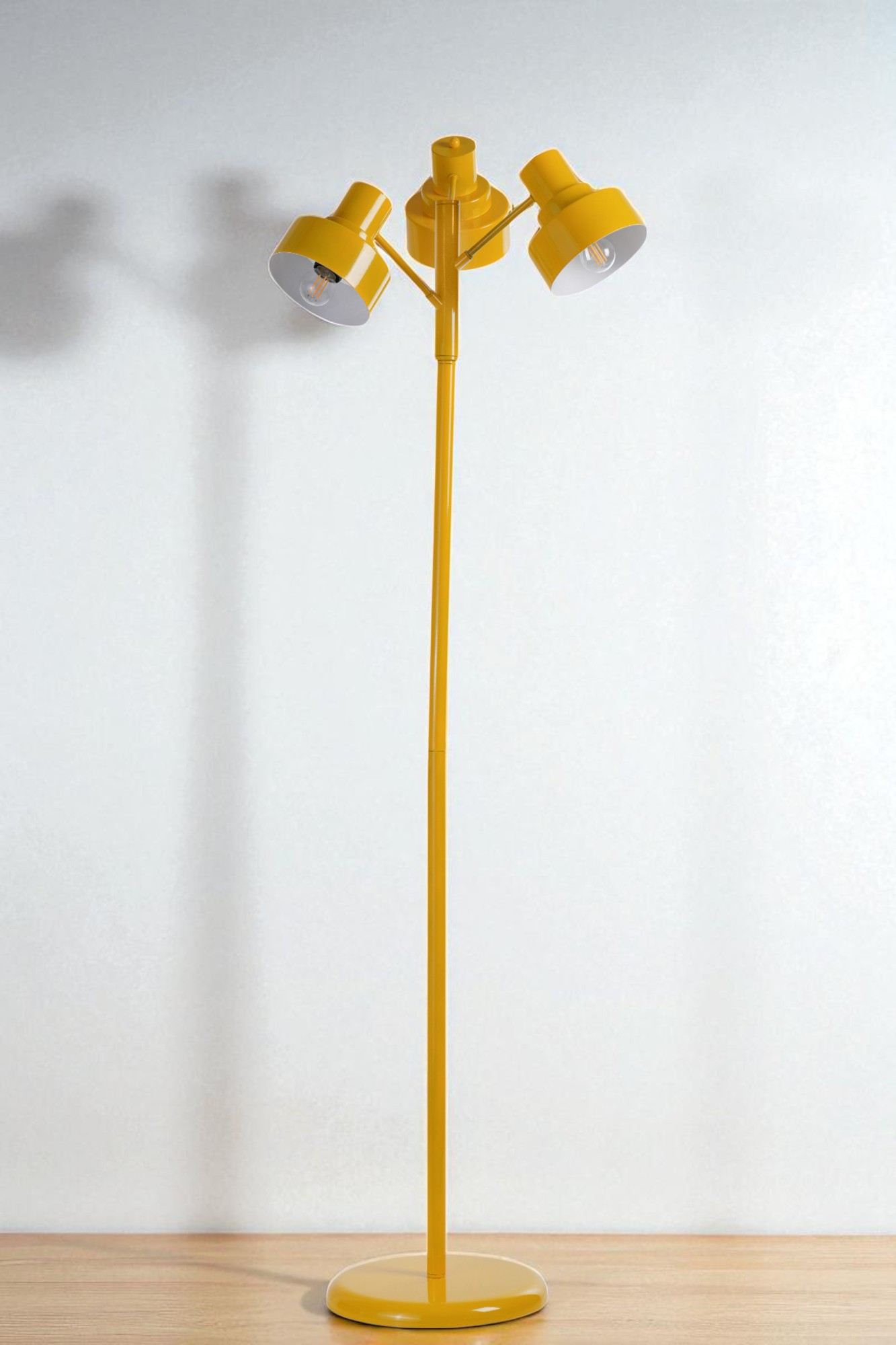 Candeeiro de Pé – 158 cm de Altura – Mostarda – Metal
