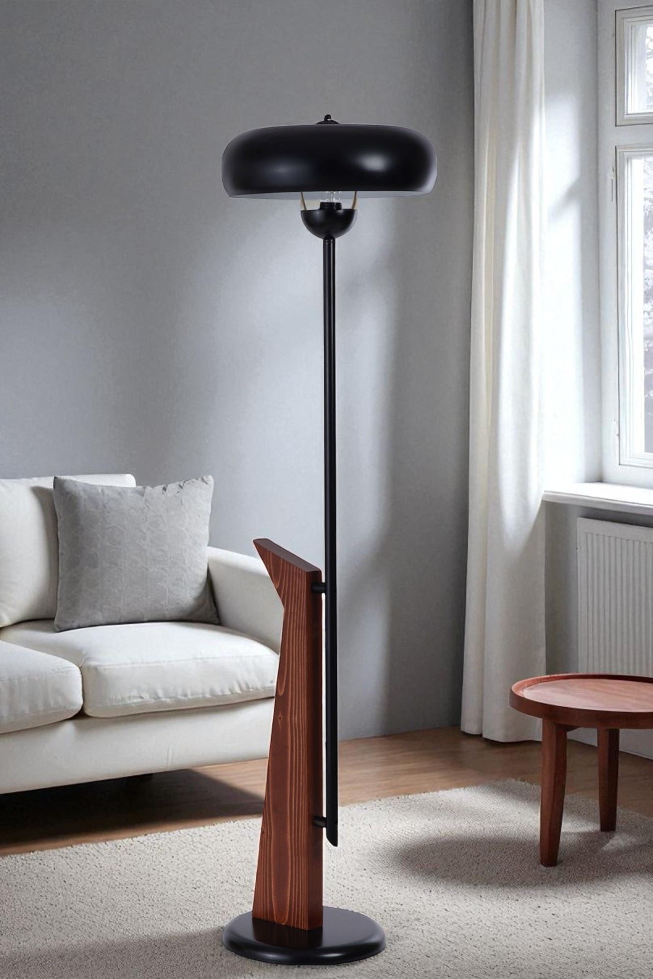 Candeeiro de Pé de Metal e Madeira – 147 cm de altura – Preto e Noz