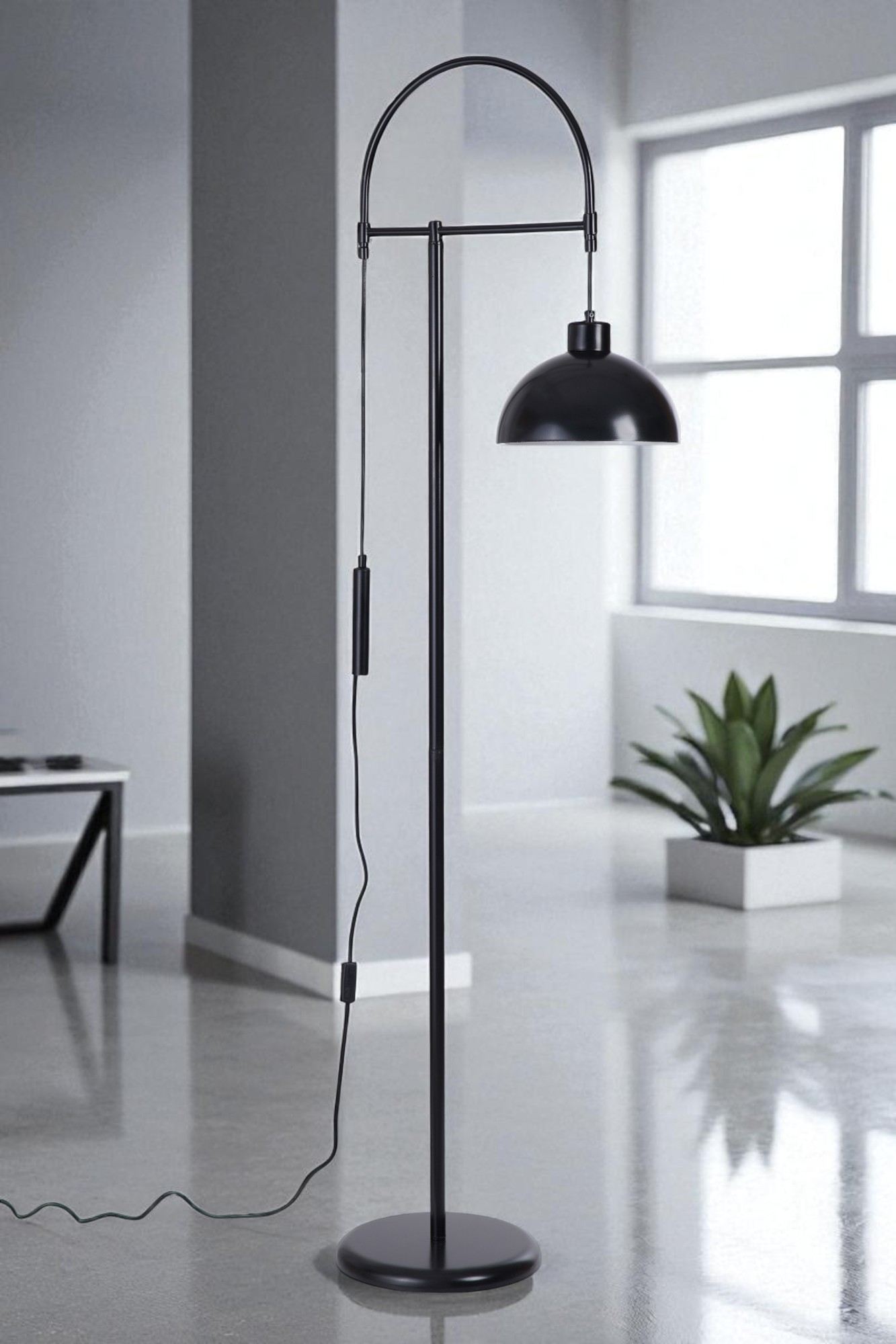 Candeeiro de Pé – 170 cm de Altura – Preta – Metal