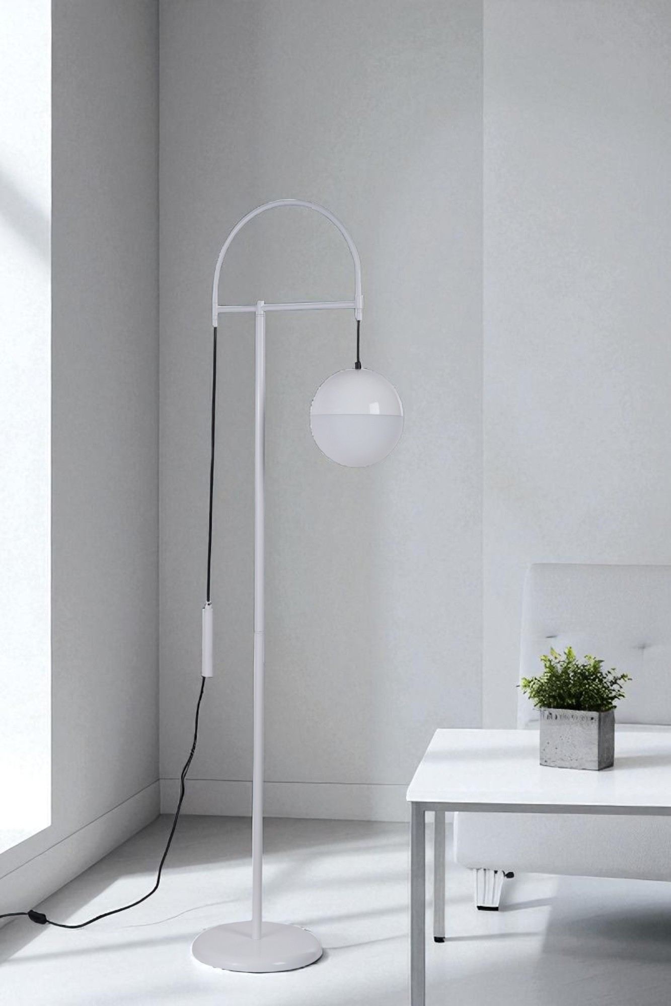Candeeiro de Pé – 170 cm de altura – cor branca – metal e vidro