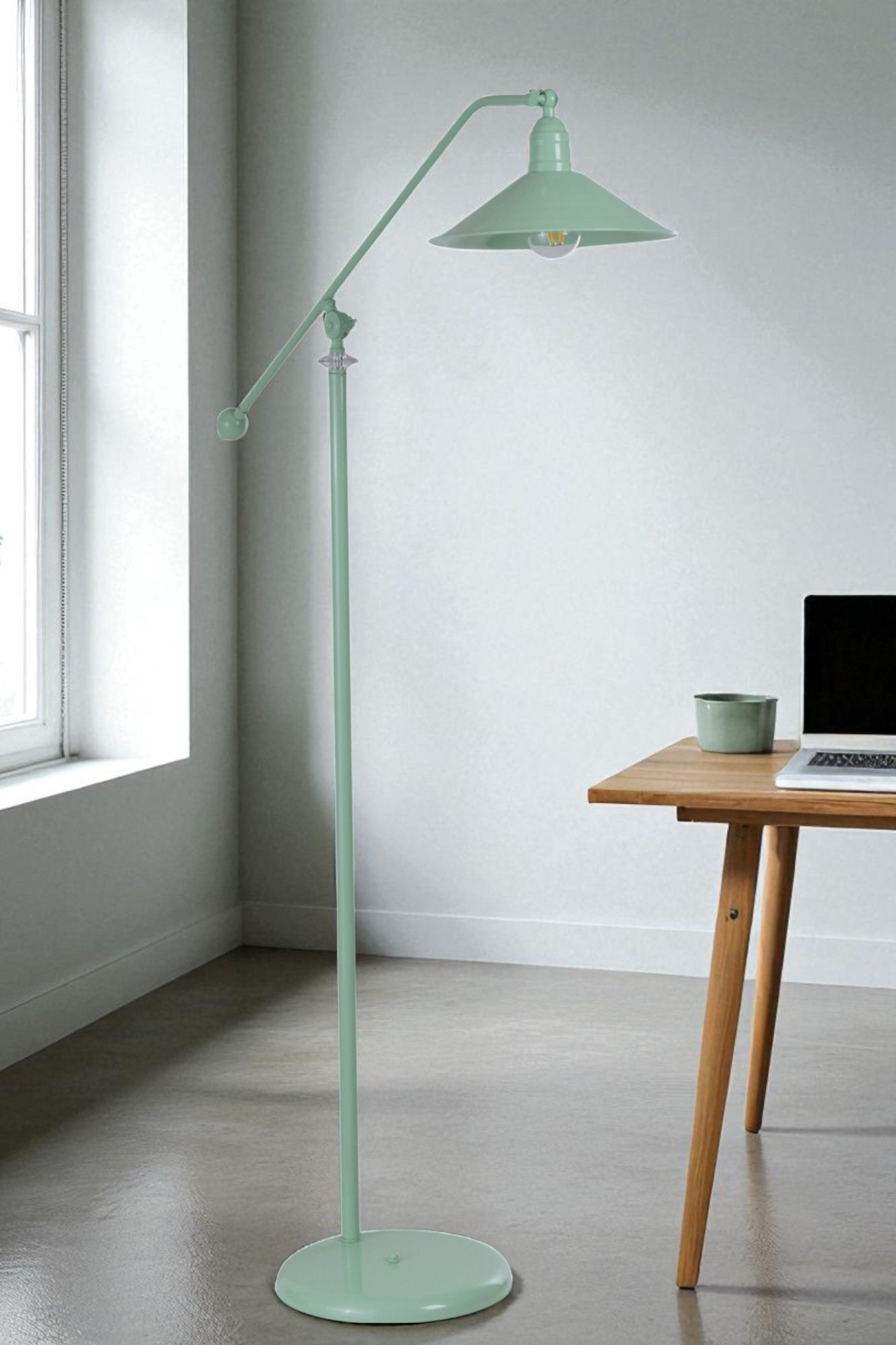 Candeeiro de Pé – 155 cm – Mint – Metal