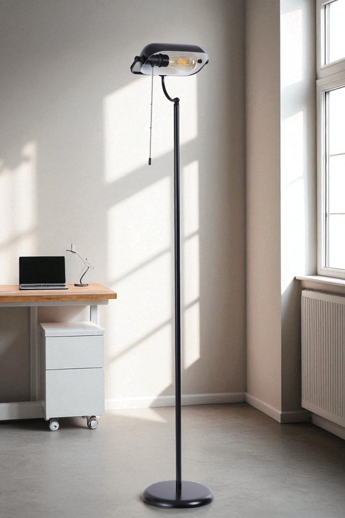 Candeeiro de Pé – 158 cm de altura – Preto – Metal