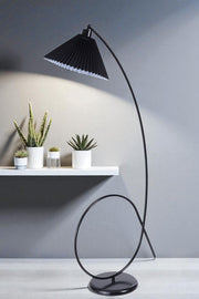 Candeeiro de Pé – 155 cm – Preto – Metal e PVC