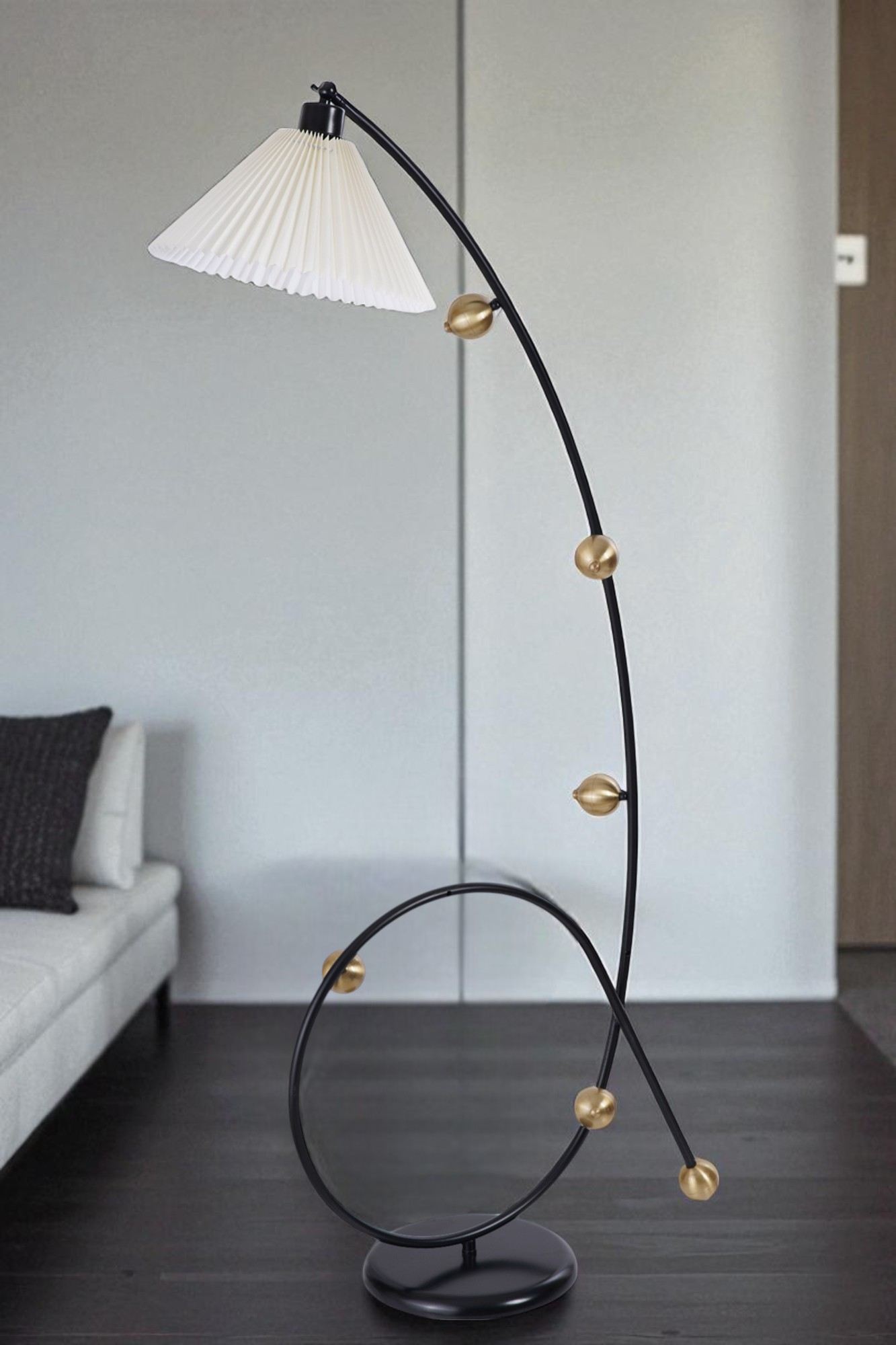 Candeeiro de Pé – 155 cm altura – Creme, Preto e Dourado – Metal