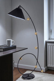 Candeeiro de Pé – 155 cm de Altura – Preto e Dourado – Metal e PVC