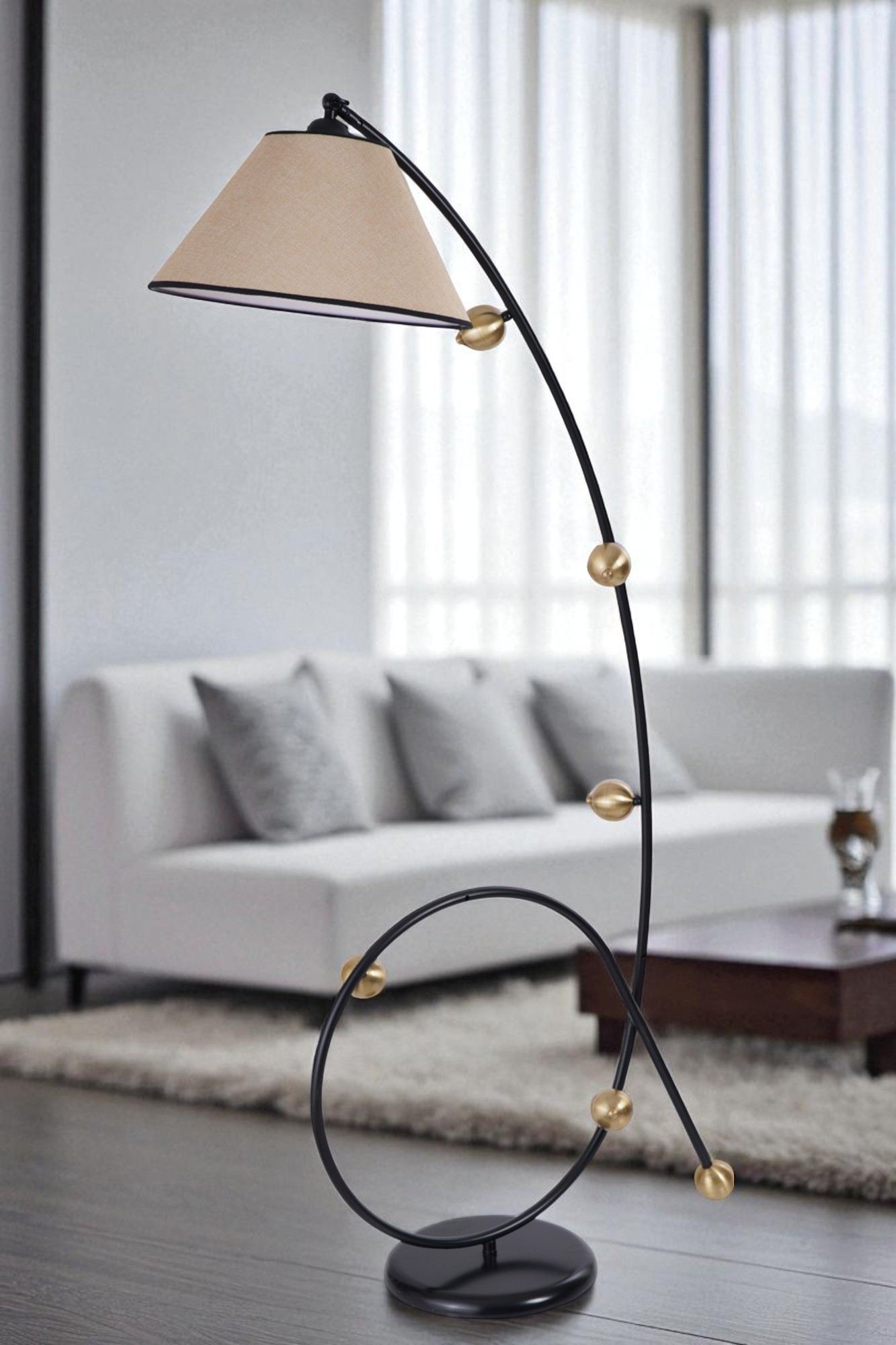Candeeiro de Pé – 155 cm altura – Bege, Preto e Dourado – Metal e Tecido