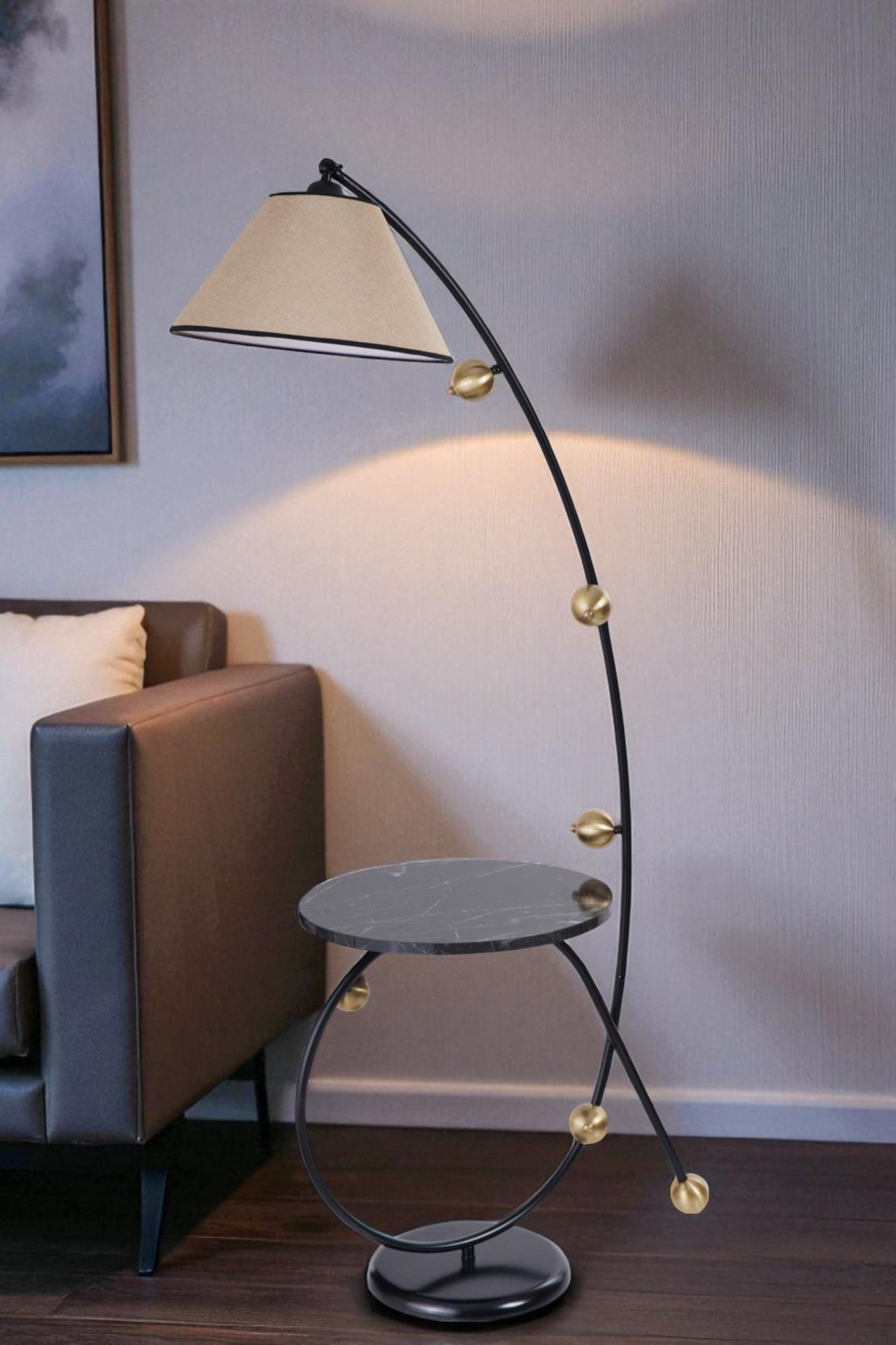 Candeeiro de Pé – 155 cm de altura – Bege, Preto, Dourado – Metal e Tecido