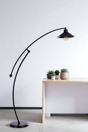 Candeeiro de Pé – 155 cm de Altura – Preto – Metal