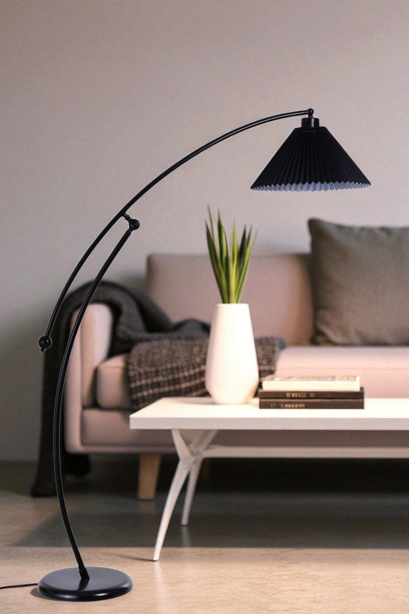 Candeeiro de Pé – 155 cm de altura – Preto – Metal