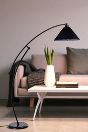 Candeeiro de Pé – 155 cm de altura – Preto – Metal
