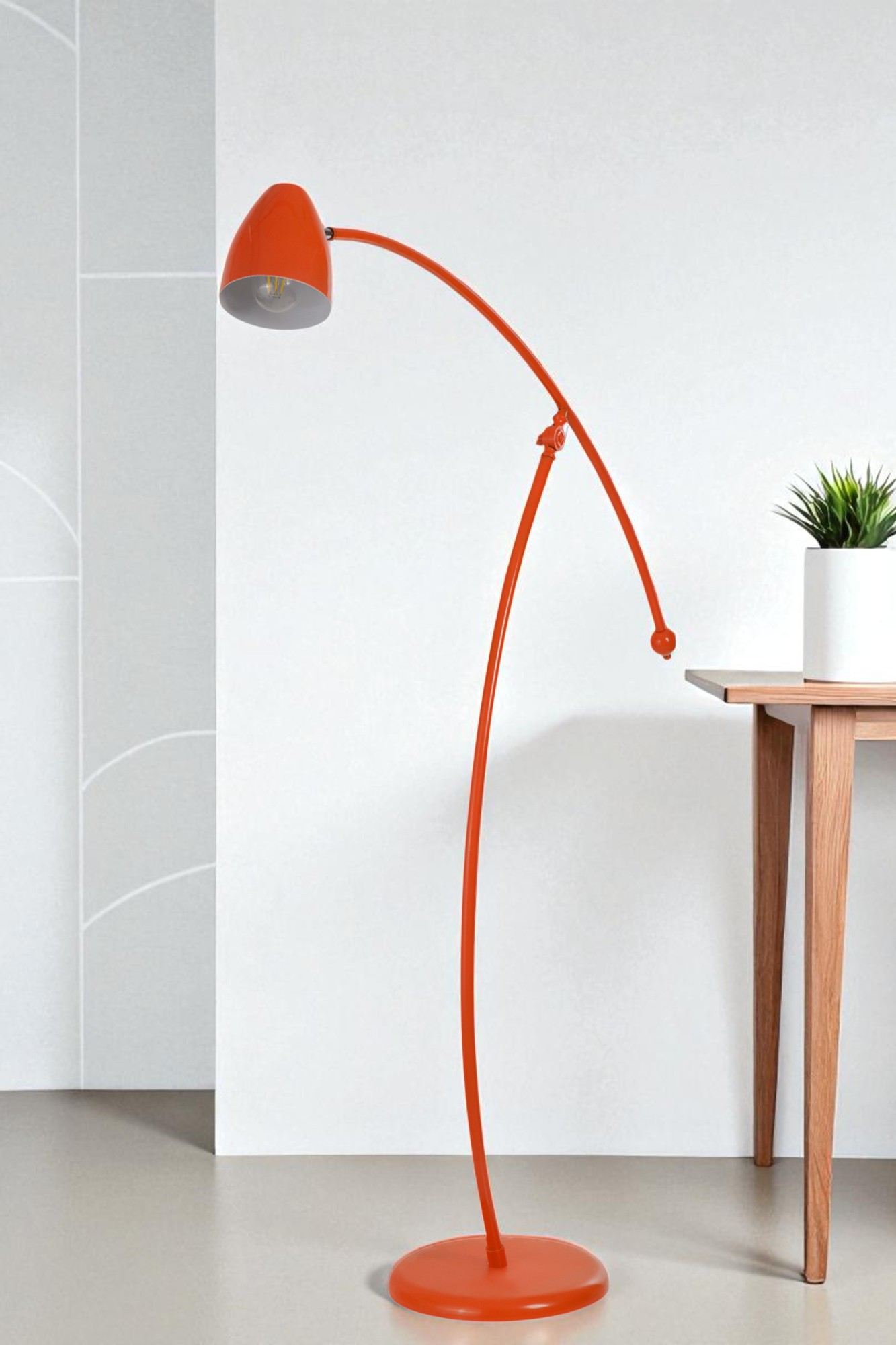 Candeeiro de Pé – 155 cm de Altura – Laranja – Metal