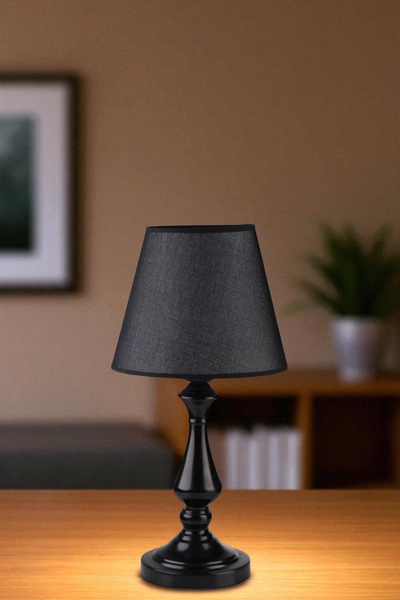 Candeeiro de Mesa – Altura 51 cm – Cor preta – Corpo em metal, base em tecido