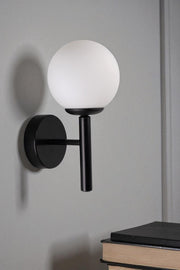 Candeeiro de Parede – Ø15 cm – Preto e Branco – Metal e Vidro