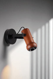 Candeeiro de Parede – Ø8h:15 cm – Preto e Nogueira – Metal e Madeira