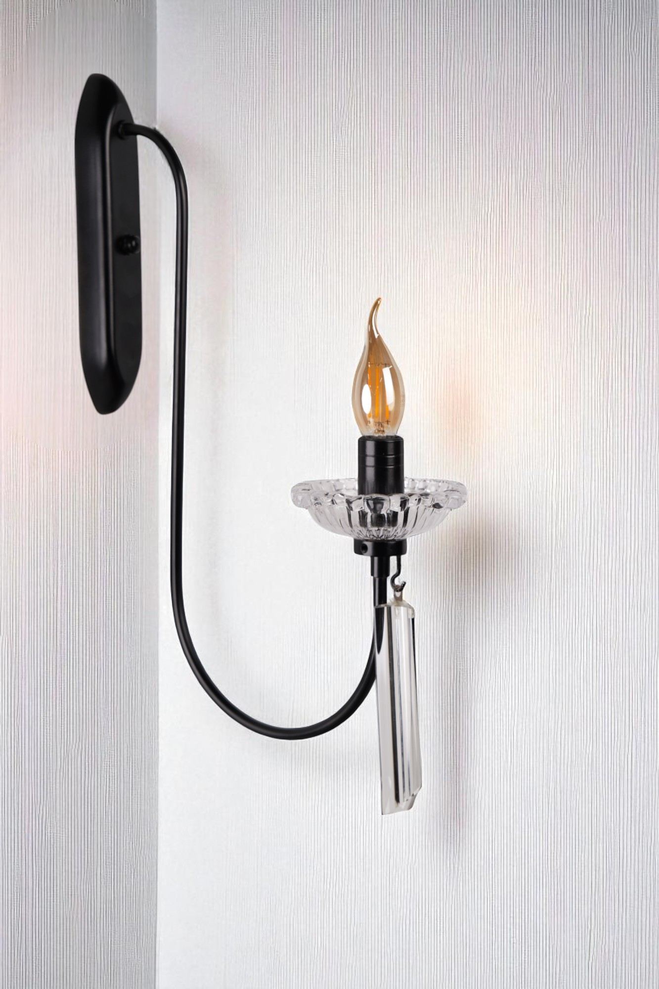 Candeeiro de Parede – 53 cm de altura – preta – metal