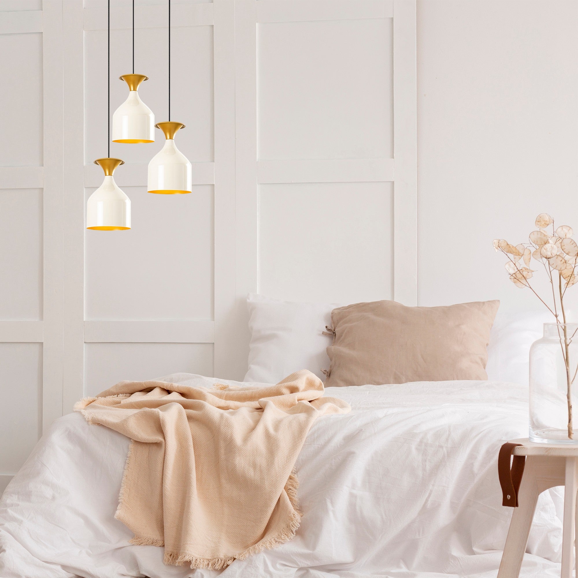 Candeeiro de Teto Moderno e Elegante, Branco e Dourado, 40 cm de Diâmetro, 113 cm de Altura | Corpo em Metal, 3 Soquetes E27, IP20 | Perfeito para Decoração Glamourosa e Escandinava