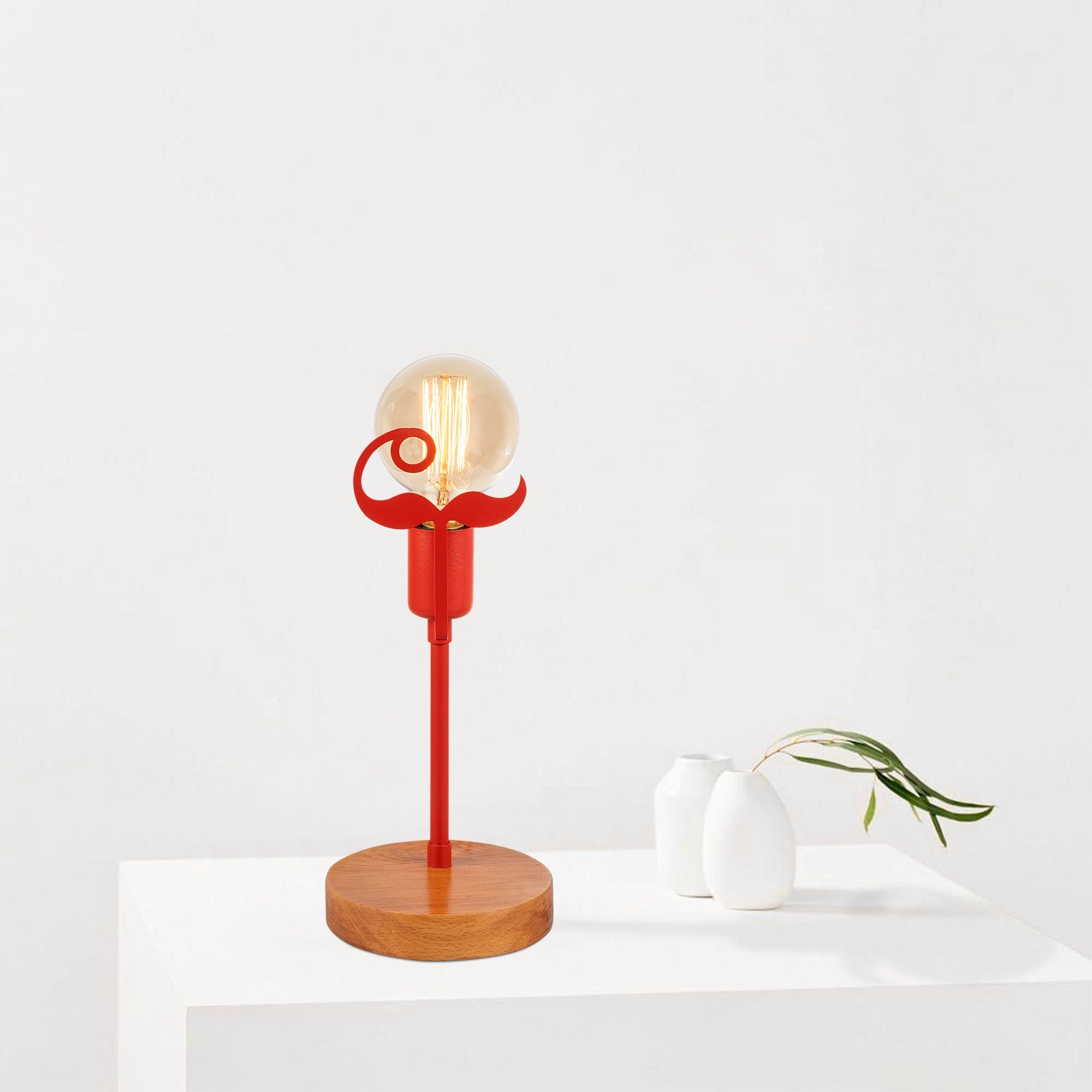 Candeeiro de Mesa Moderna com Corpo de Metal e Base de Madeira, 15 x 15 cm, Altura: 35 cm | Soquete E27, Máx. 40 W | Design Elegante em Nogueira e Vermelho para Decoração em Tons Pastel