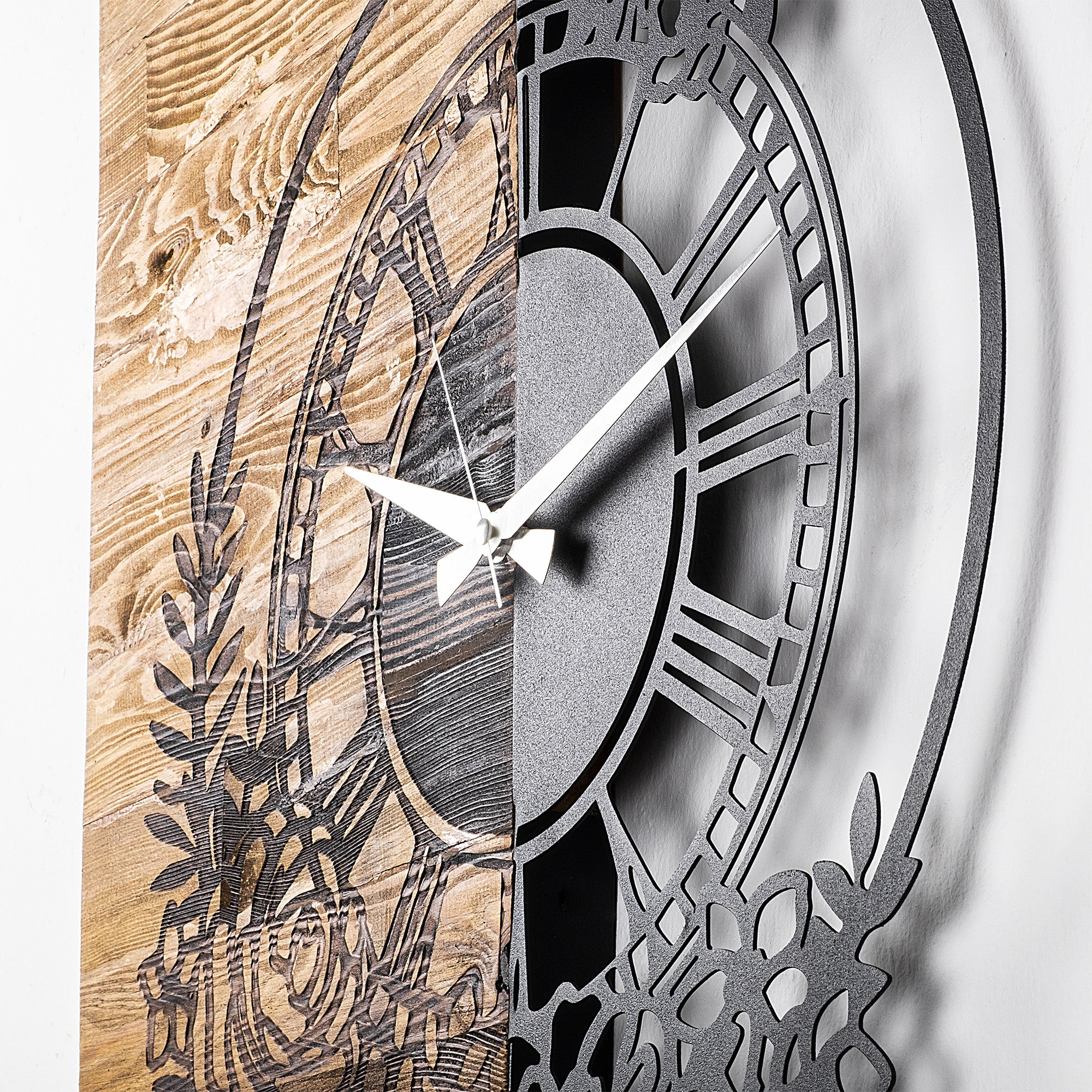 Relógio de parede decorativo elegante de madeira, 58 x 3 x 51 cm | 100% madeira e metal, mecanismo silencioso | Acabamento exclusivo em nogueira e preto, perfeito para qualquer ambiente
