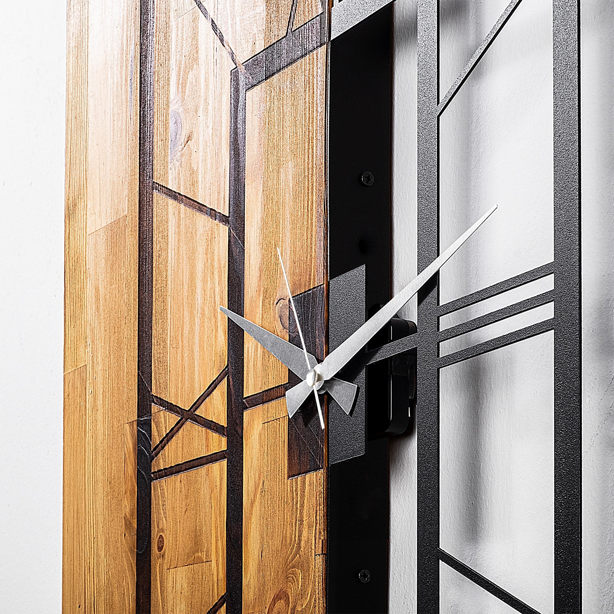 Relógio de parede elegante em madeira e metal – 49 x 3 x 58 cm – nogueira clara e preto