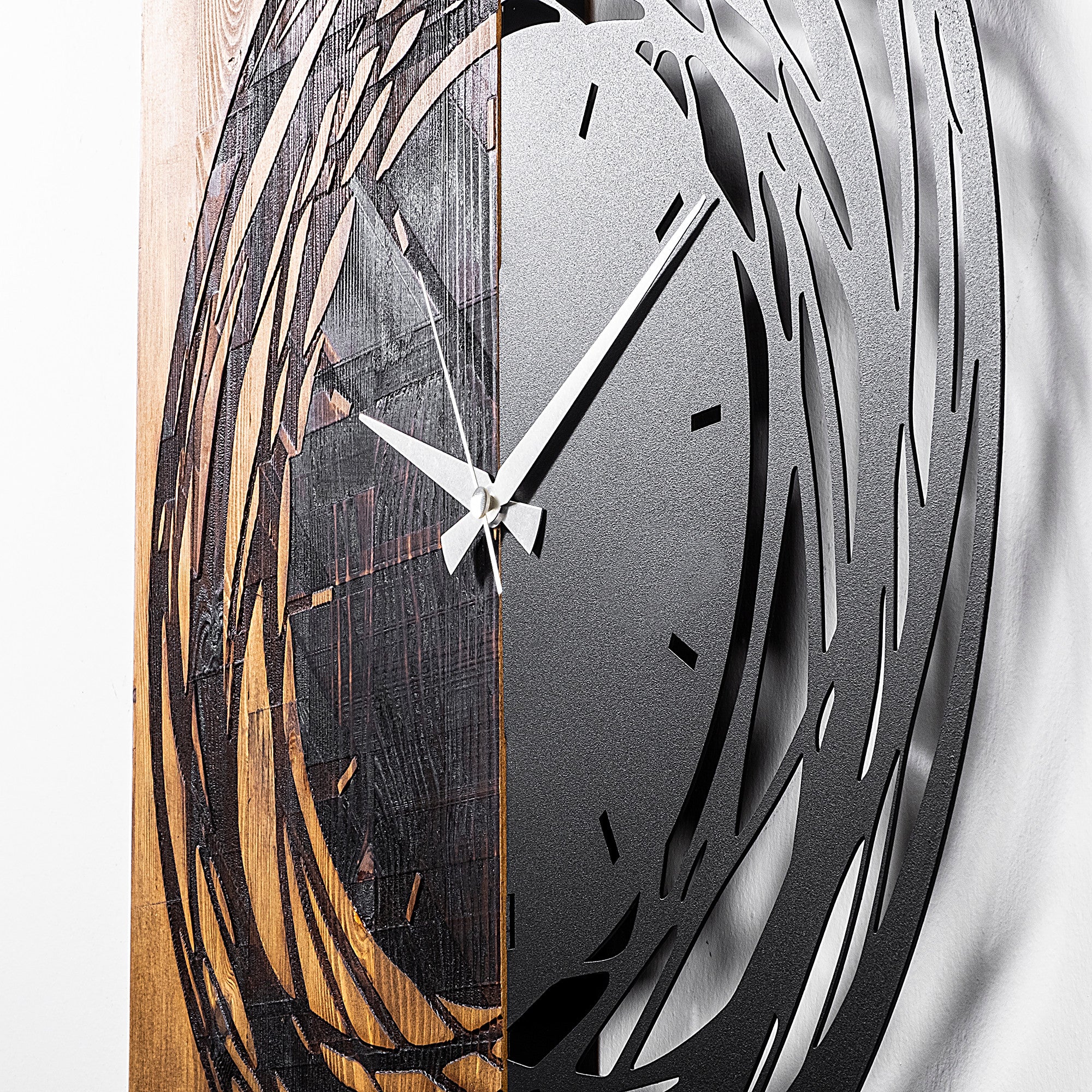 Relógio de parede decorativo – 58 x 3 x 58 cm – nogueira clara e preto – madeira e metal