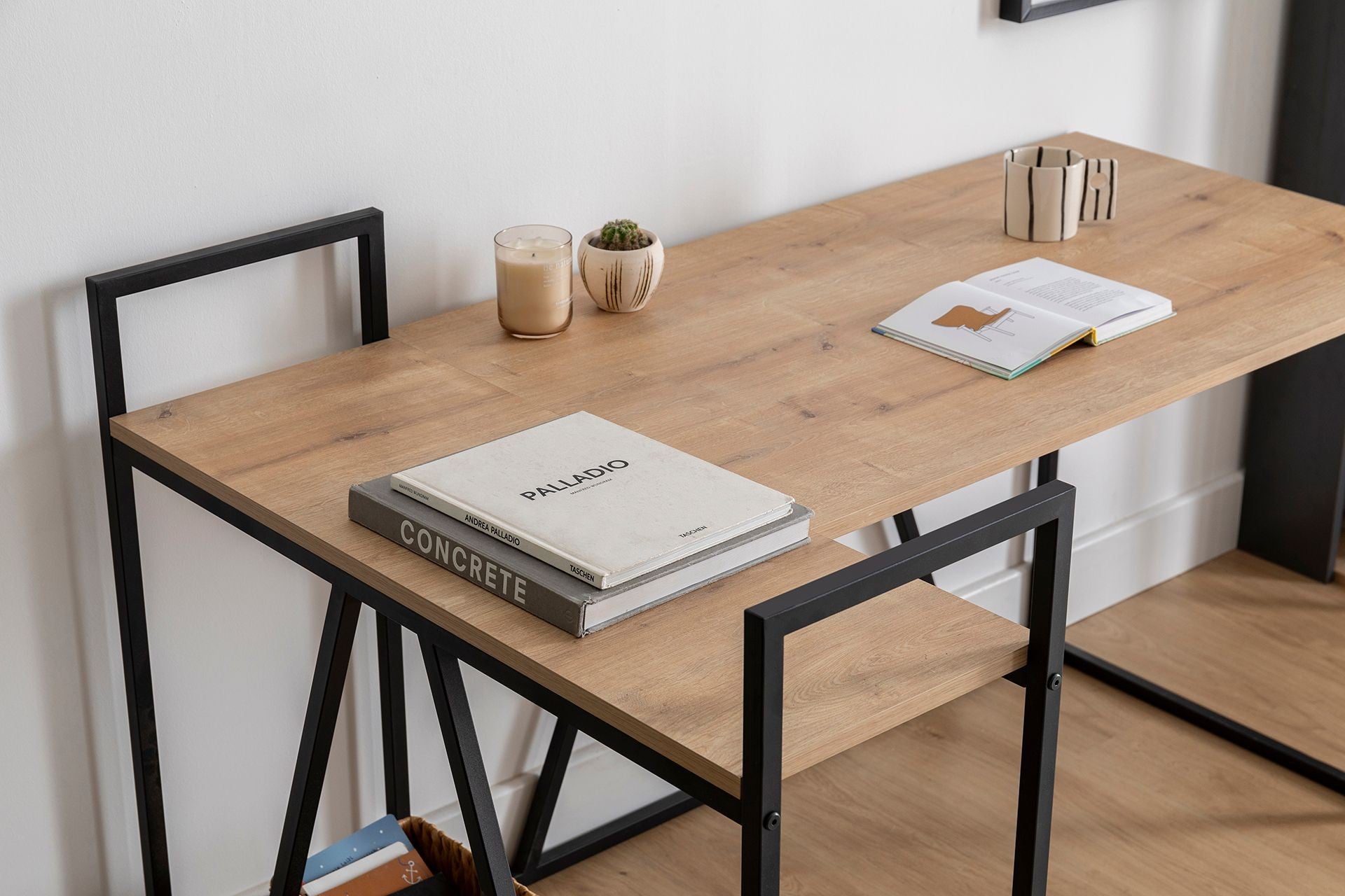 Secretária de Estudo – 140 cm x 90 cm x 85 cm – Preto e Safira – Painel de Partículas revestido a Melamina