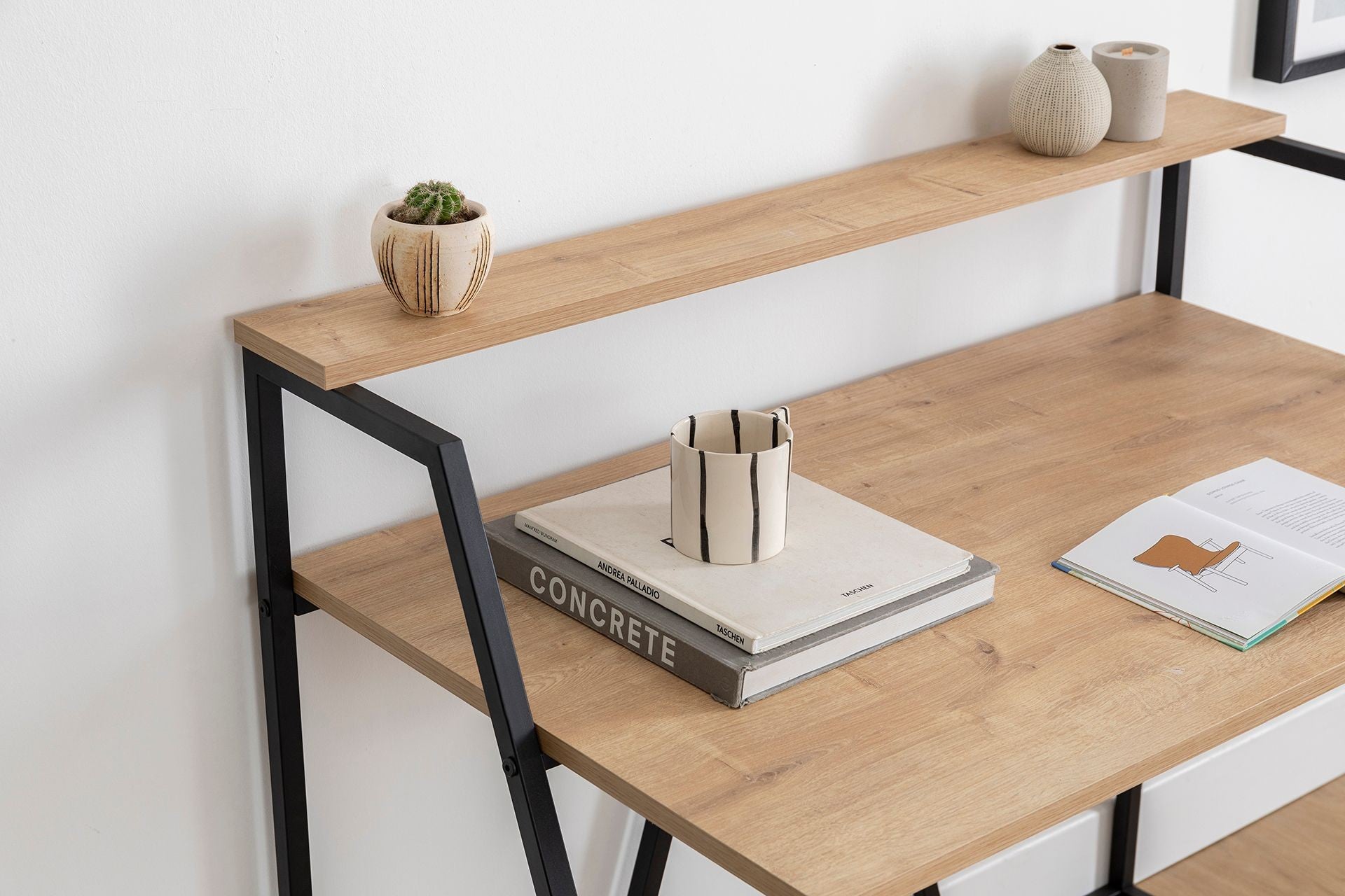 Secretária de Estudo – 105 cm x 60 cm x 90 cm – Safira e Preto – Painéis de partículas revestidos a melamina