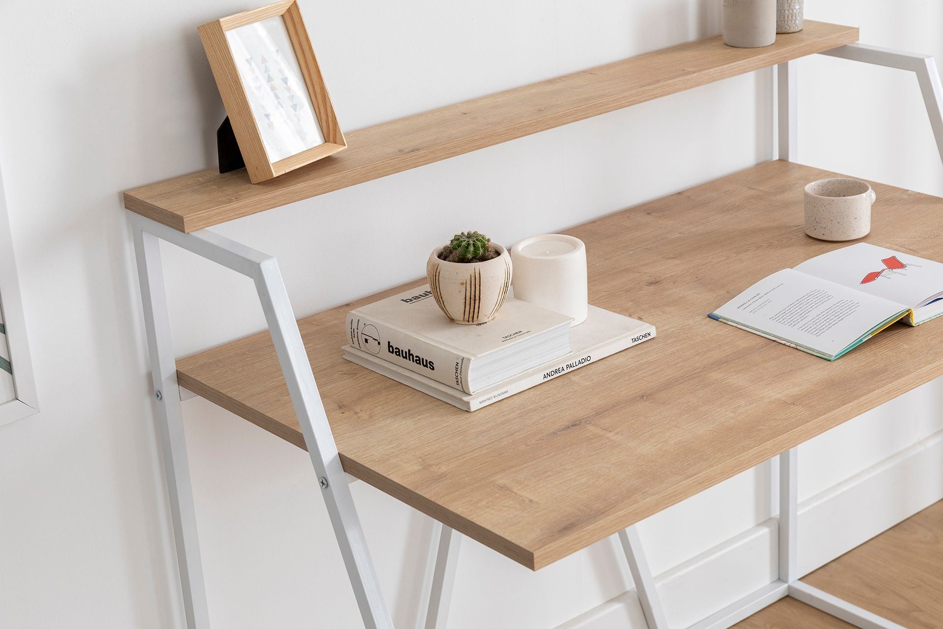 Secretária de Estudo – 105 cm x 60 cm x 90 cm – Safira e Branco – Painéis de partículas revestidos a melamina