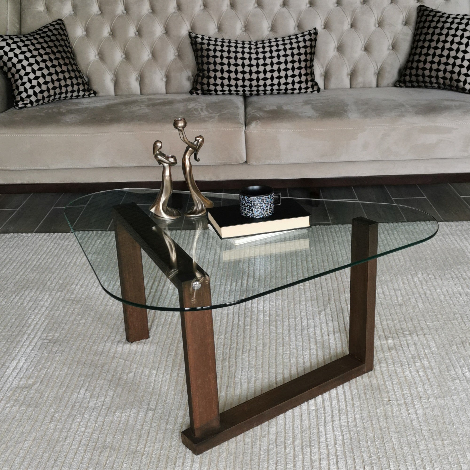 Mesa de Centro Moderna, Cor Nogueira, 96 x 81 x 41 cm | Estrutura 100% Madeira Maciça e Vidro Temperado, 6 mm de Espessura | Elegante para Casas Rústicas e Tradicionais