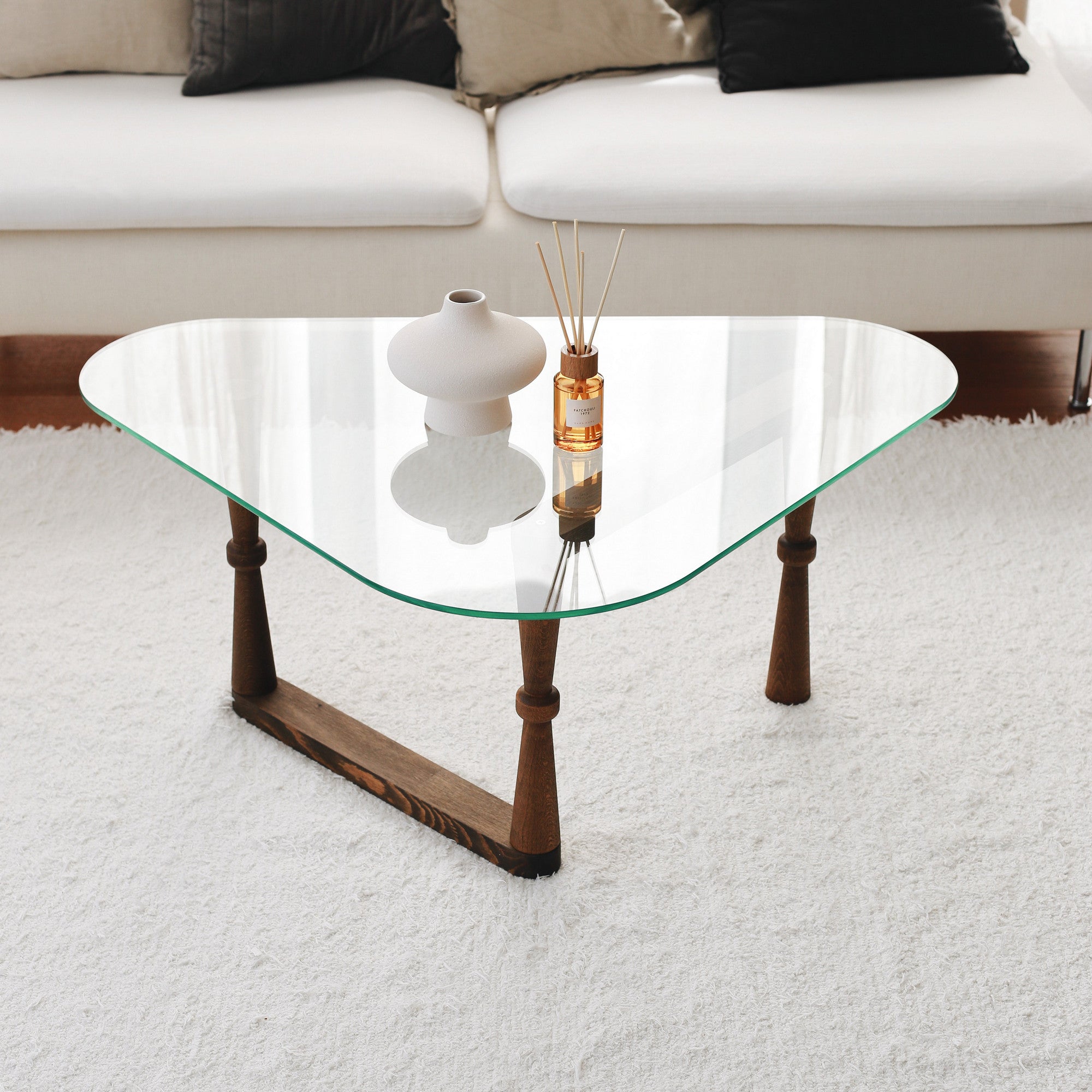 Mesa de Centro Elegante, Acabamento em Nogueira, 96 x 81 x 41 cm | 100% Madeira de Faia e Vidro Temperado | Design Rústico Moderno para Salas de Estar e Salas de Jantar