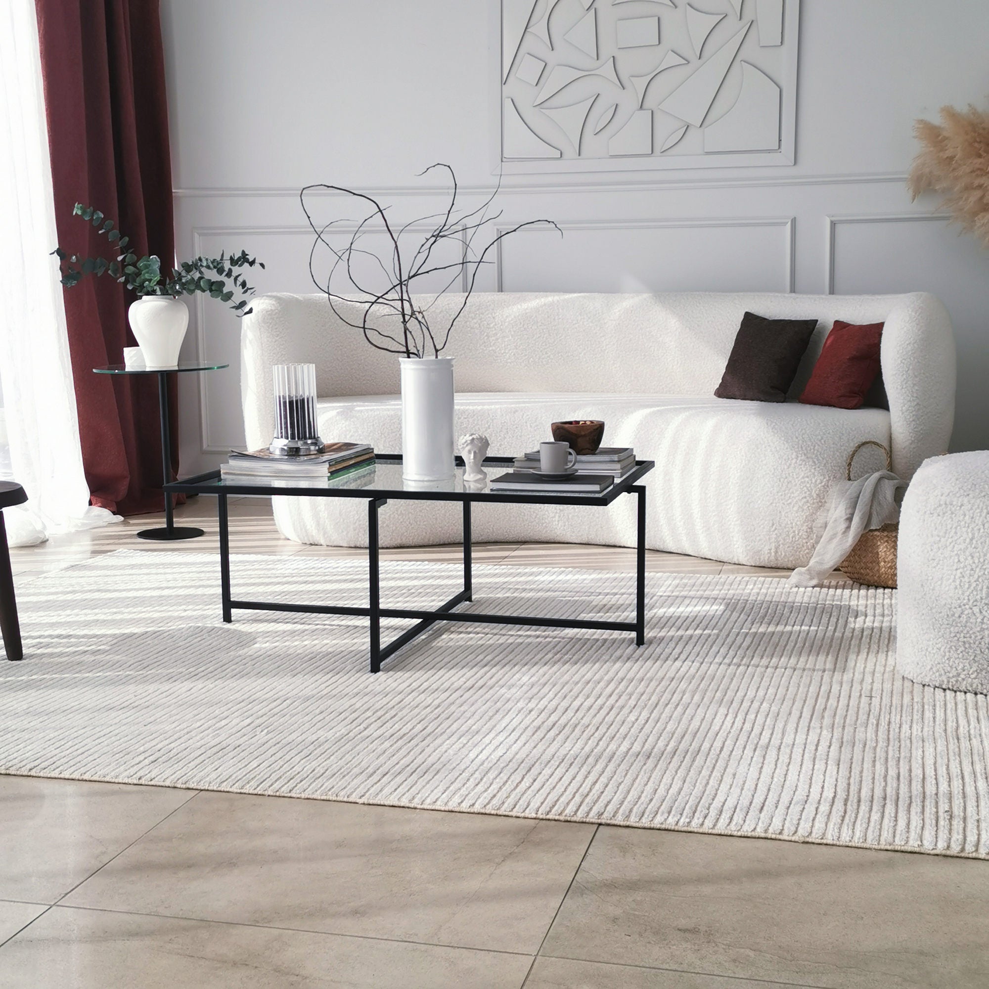 Mesa de Centro Moderna com Tampo 100% em Vidro Temperado e Pernas em Metal Preto, 94 x 35 x 64 cm | Resistente a Manchas, Design Industrial para Espaços de Convivência Elegantes