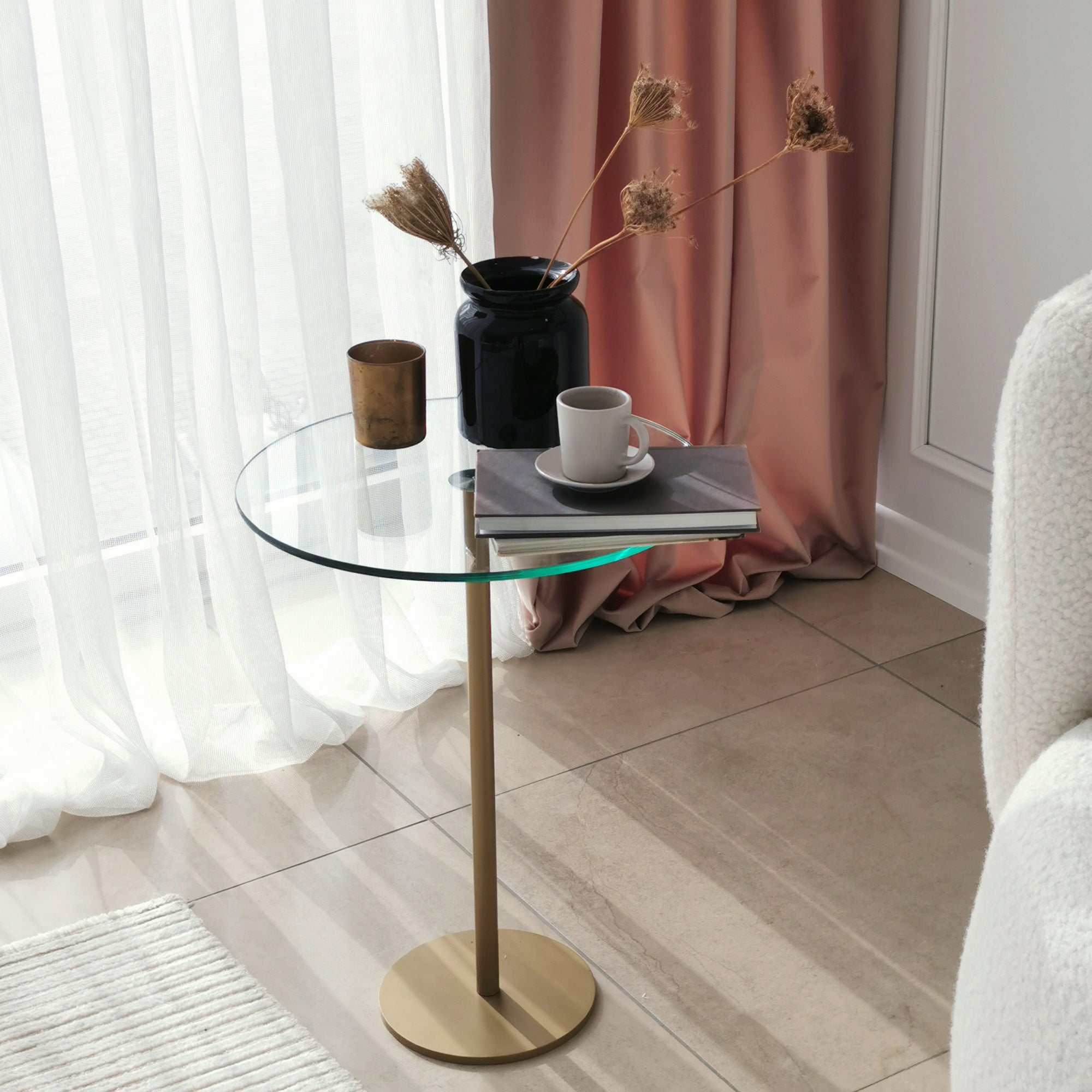 Mesa de Centro Moderna e Glamourosa, Acabamento Dourado, 40 x 50 x 40 cm | Tampo 100% Vidro Temperado, Pés de Metal, Antimanchas | Elegante e Funcional para Qualquer Espaço