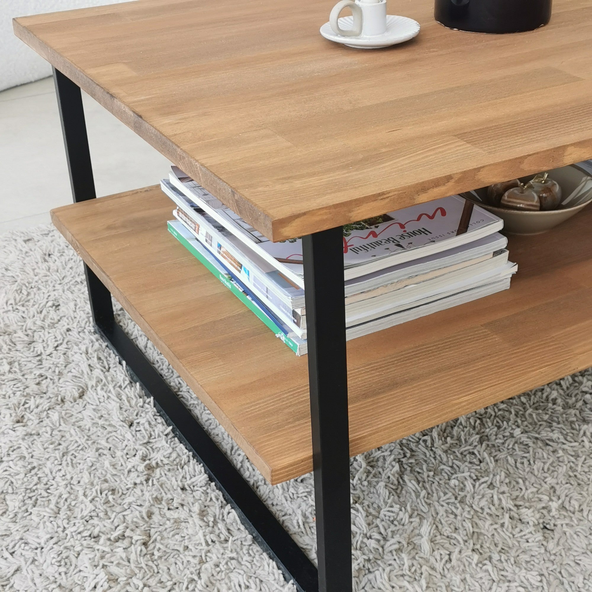 Mesa de Centro Moderna, 100% Madeira Maciça de Pinho com Estrutura de Metal Antiferrugem, Antibacteriana, Cor Carvalho, 85 x 60 x 40 cm | Elegante e Funcional para Qualquer Espaço