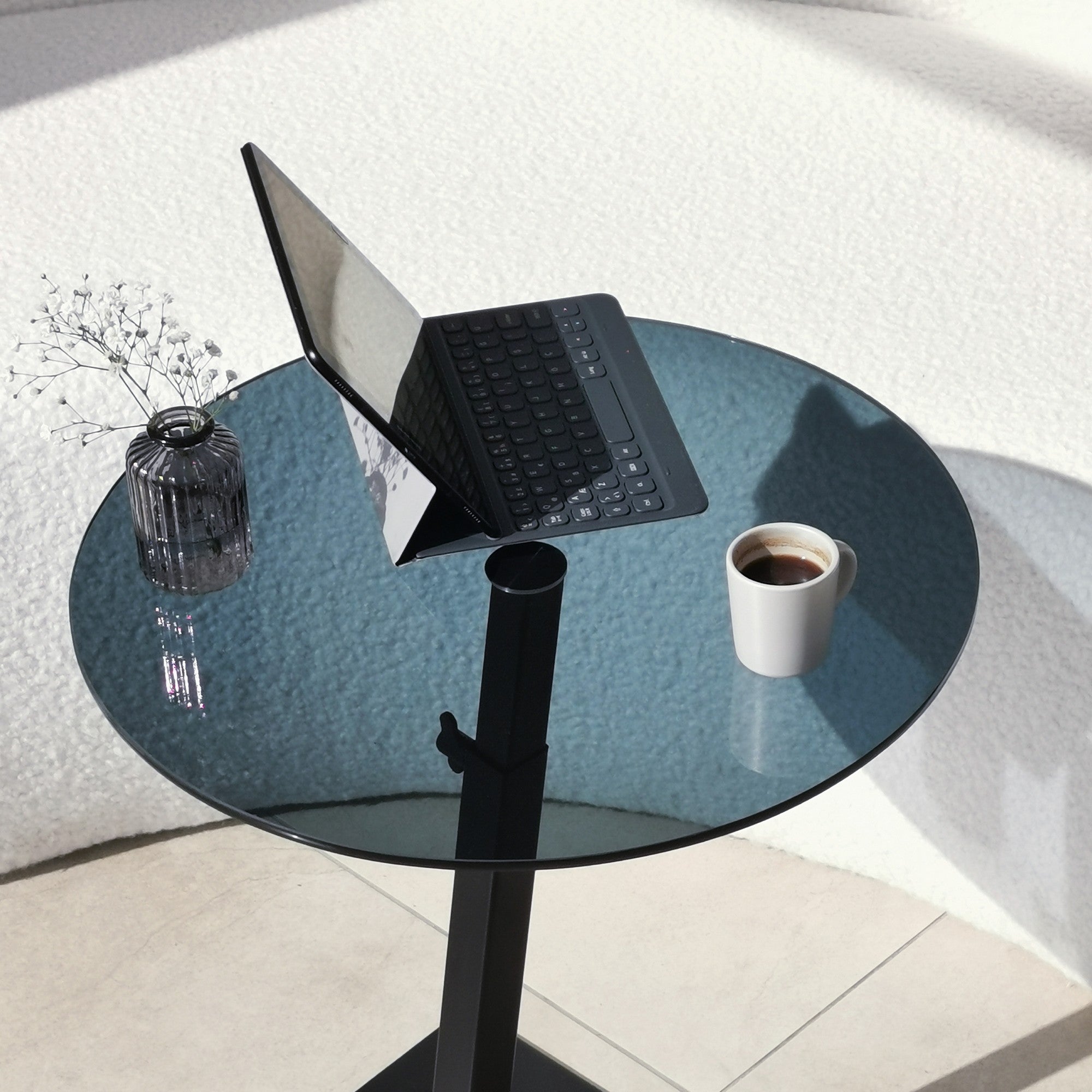Mesa de Centro Moderna com Tampo 100% em Vidro Temperado, Estrutura em Metal Preto, Pernas Antibacterianas e Antiferrugem, Altura Ajustável, 40x75x40 cm | Design Industrial Elegante, Montagem Requerida