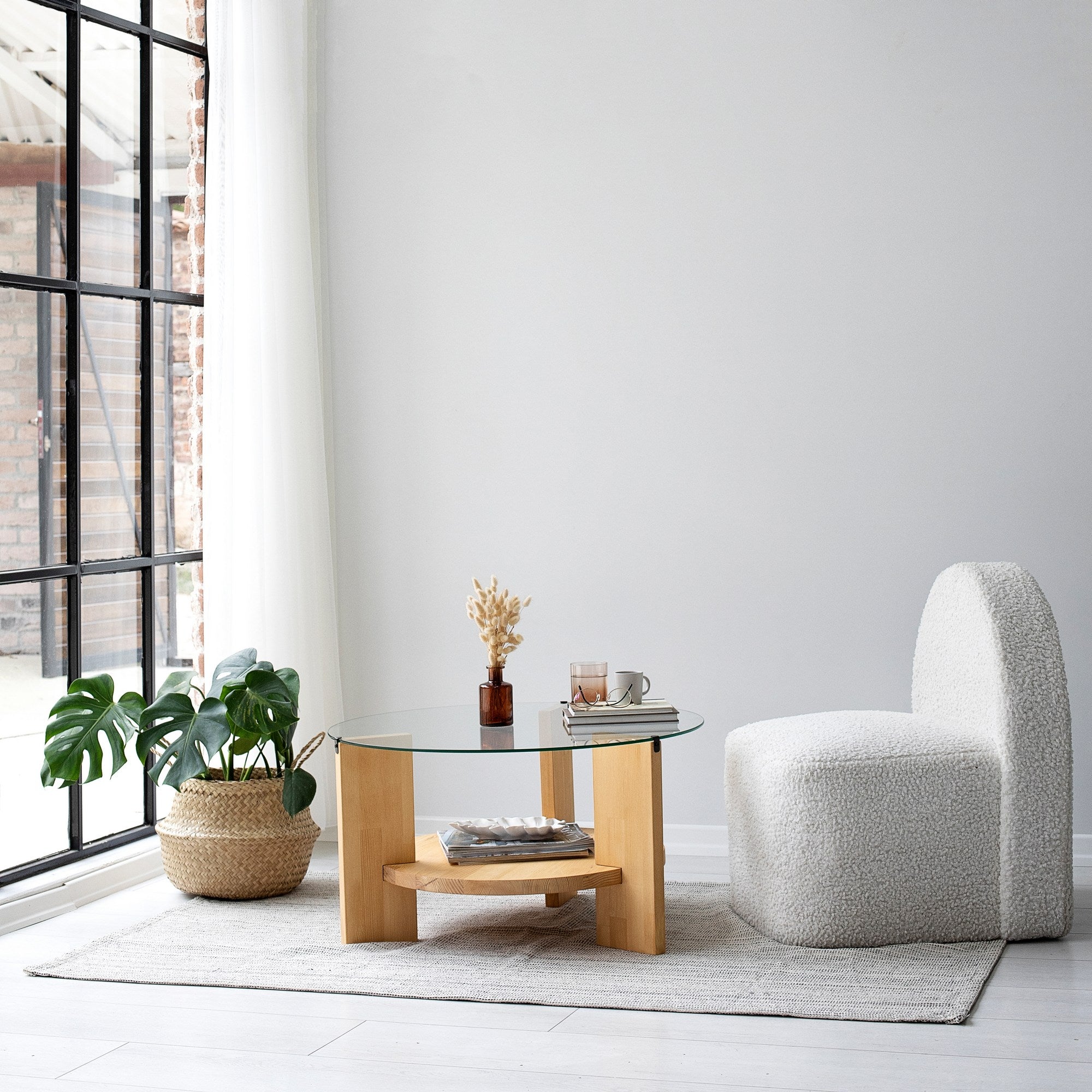 Mesa de Centro Elegante em Carvalho, 75 x 75 x 40 cm | Tampo 100% em Vidro Temperado e Estrutura em Madeira de Pinho Maciça | Perfeita para Salas de Estar Modernas e Espaços Aconchegantes