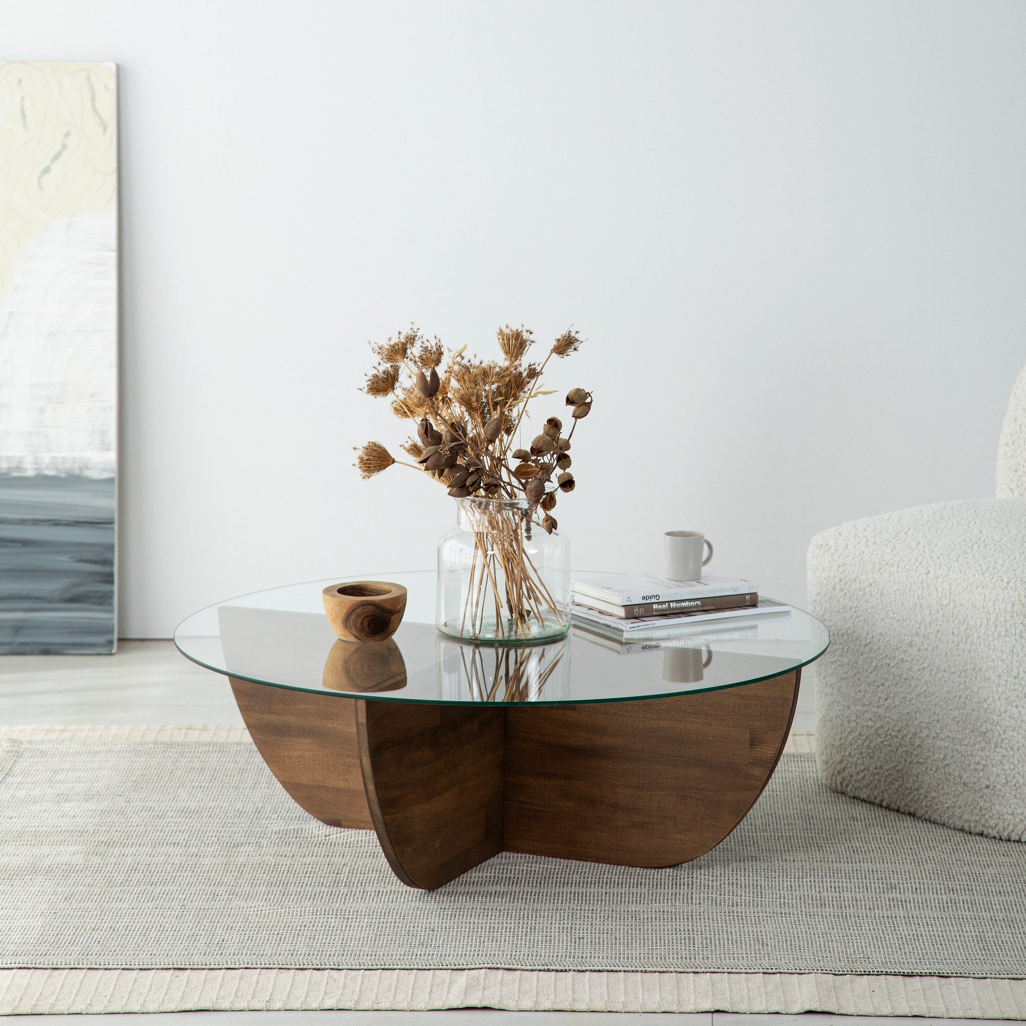 Mesa de Centro Elegante, Acabamento em Nogueira, 90 x 30 x 90 cm | Tampo 100% Vidro Temperado e Estrutura em Madeira de Pinho Maciça | Perfeita para Salas de Estar Modernas