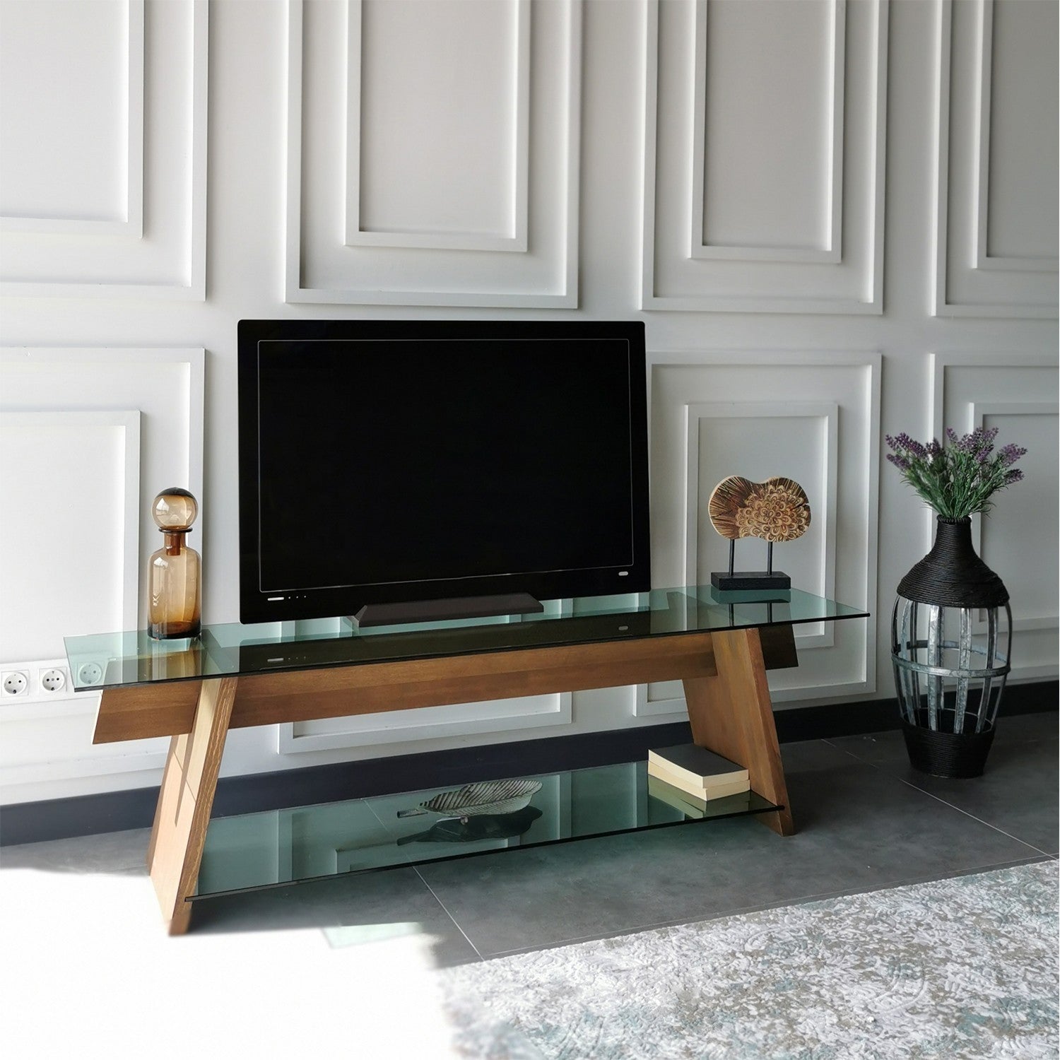 Suporte de TV moderno com vidro temperado 100% e estrutura de pinho maciço, 158 cm | Nogueira e verde | Montável na parede, várias prateleiras, design elegante e funcional