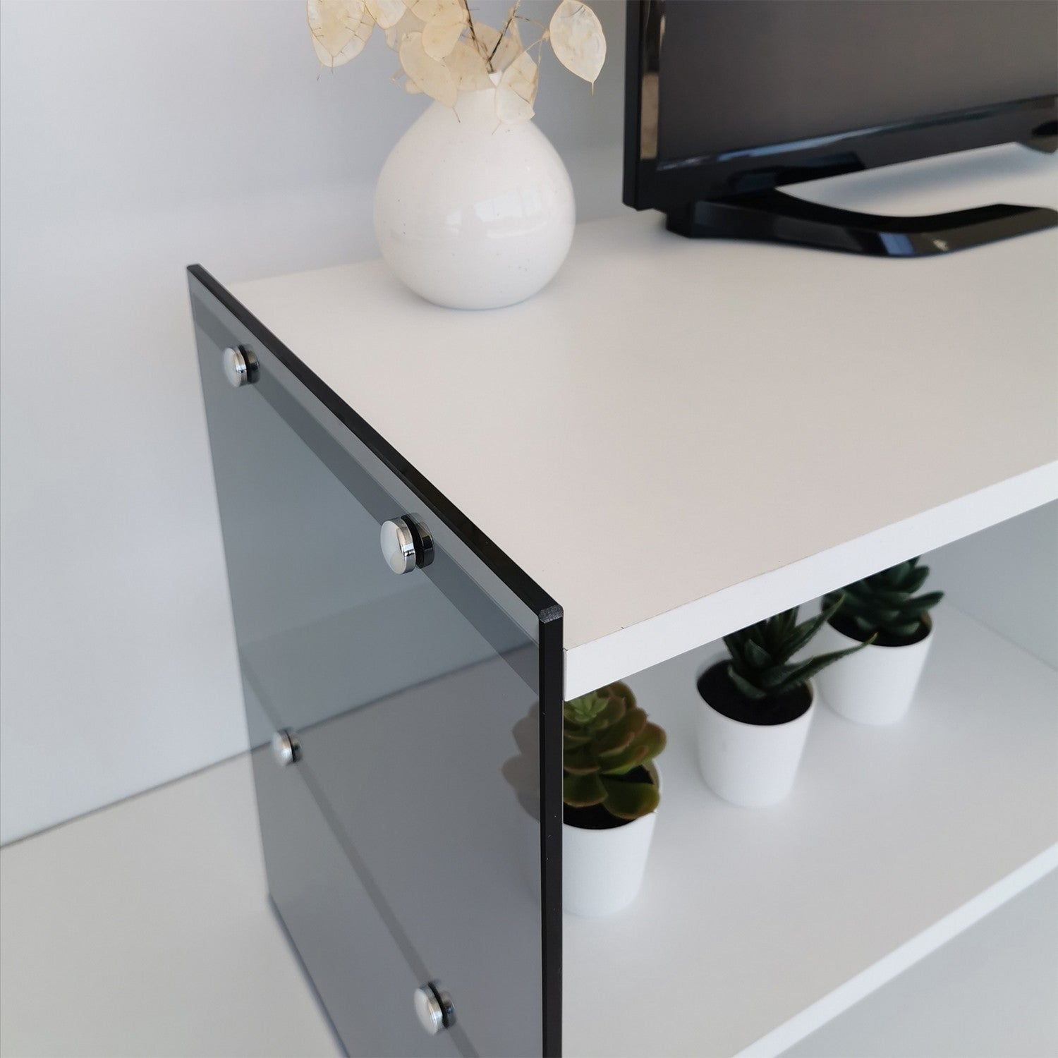 Suporte de TV moderno com prateleiras, branco e fumê, 120 x 45 x 35 cm | Painel de partículas 100% revestido de melamina e vidro temperado | Montável na parede, elegante e funcional