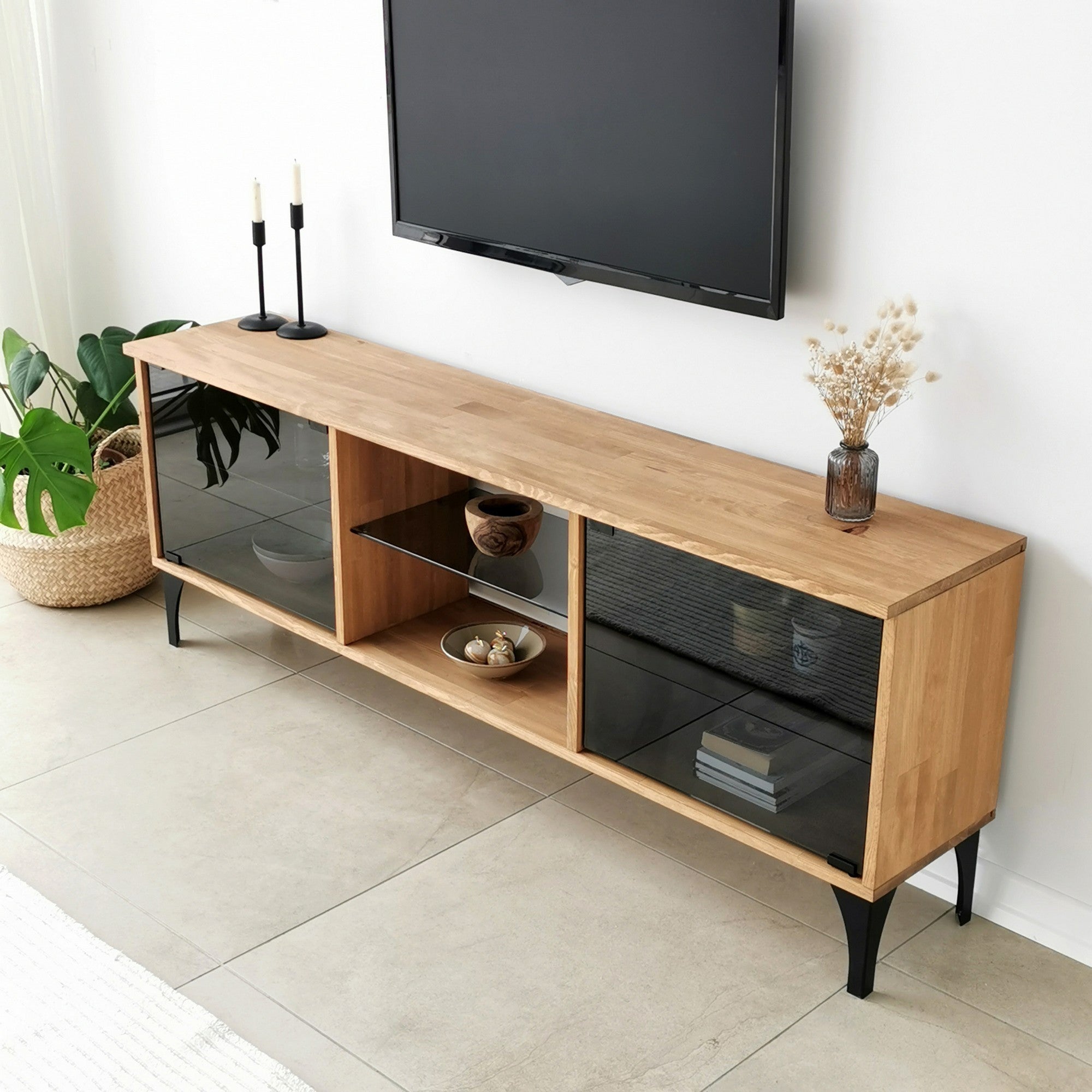 Móvel de TV moderno com estrutura de metal 100% madeira maciça de pinho e antiferrugem, acabamento em carvalho, 150 x 40 x 30 cm | Design antibacteriano, elegante e funcional, montagem necessária