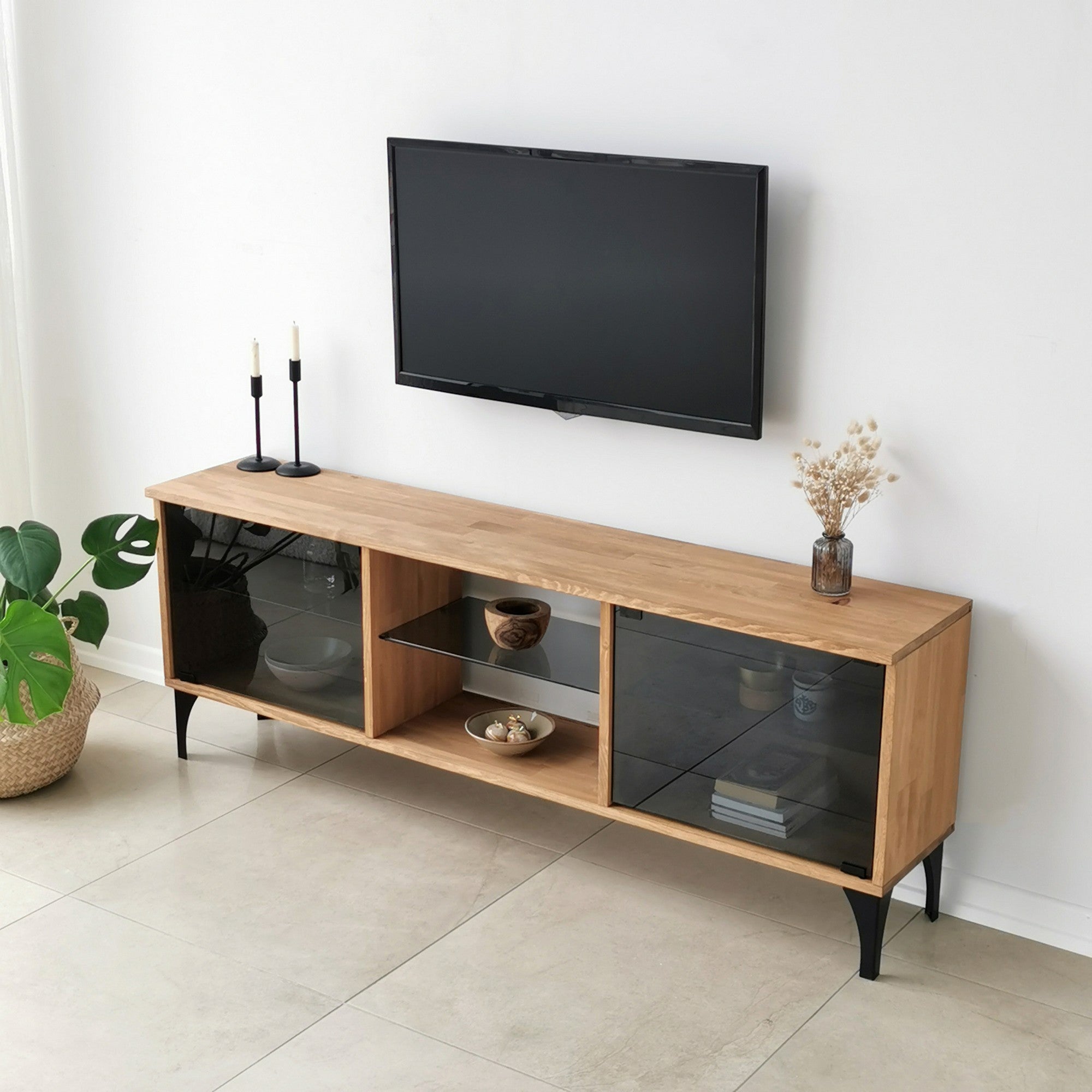 Móvel de TV moderno com estrutura de metal 100% madeira maciça de pinho e antiferrugem, acabamento em carvalho, 150 x 40 x 30 cm | Design antibacteriano, elegante e funcional, montagem necessária