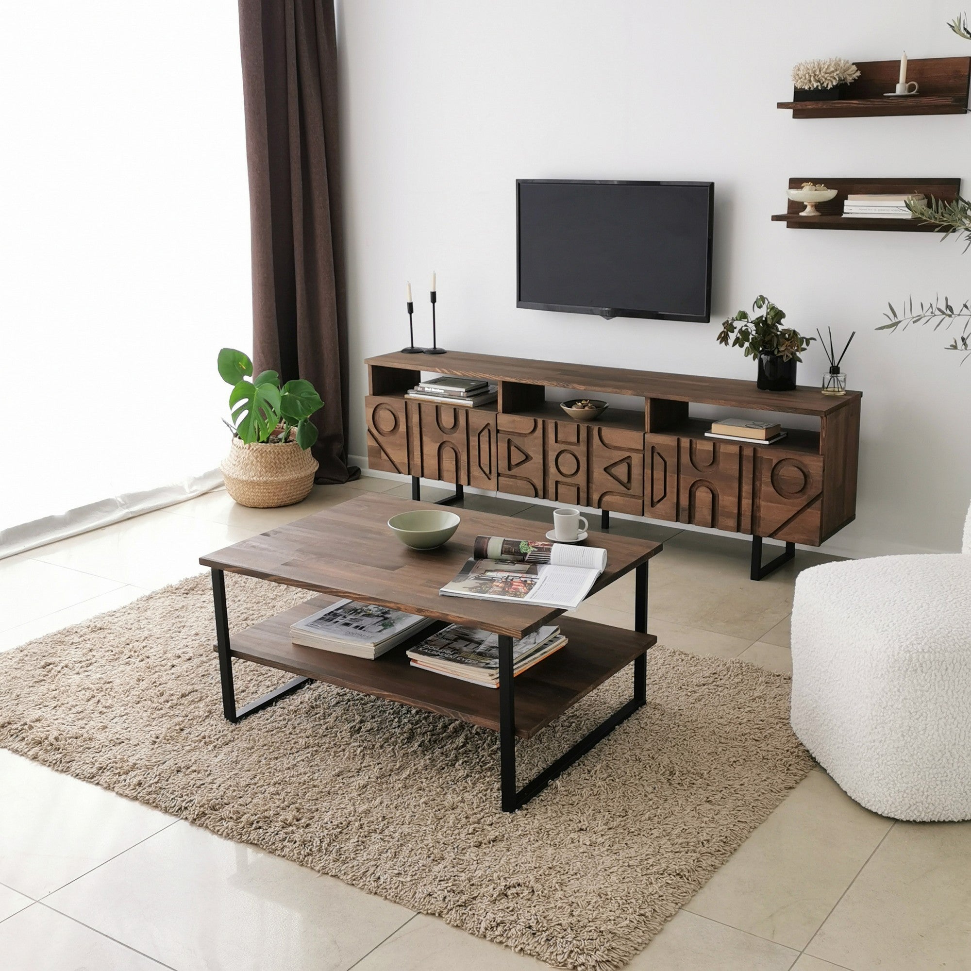 Móvel de TV rústico em nogueira com estrutura de metal, 100% madeira maciça de pinho, pés antibacterianos e antiferrugem | 170 x 40 x 30 cm | Elegante e funcional para espaços modernos