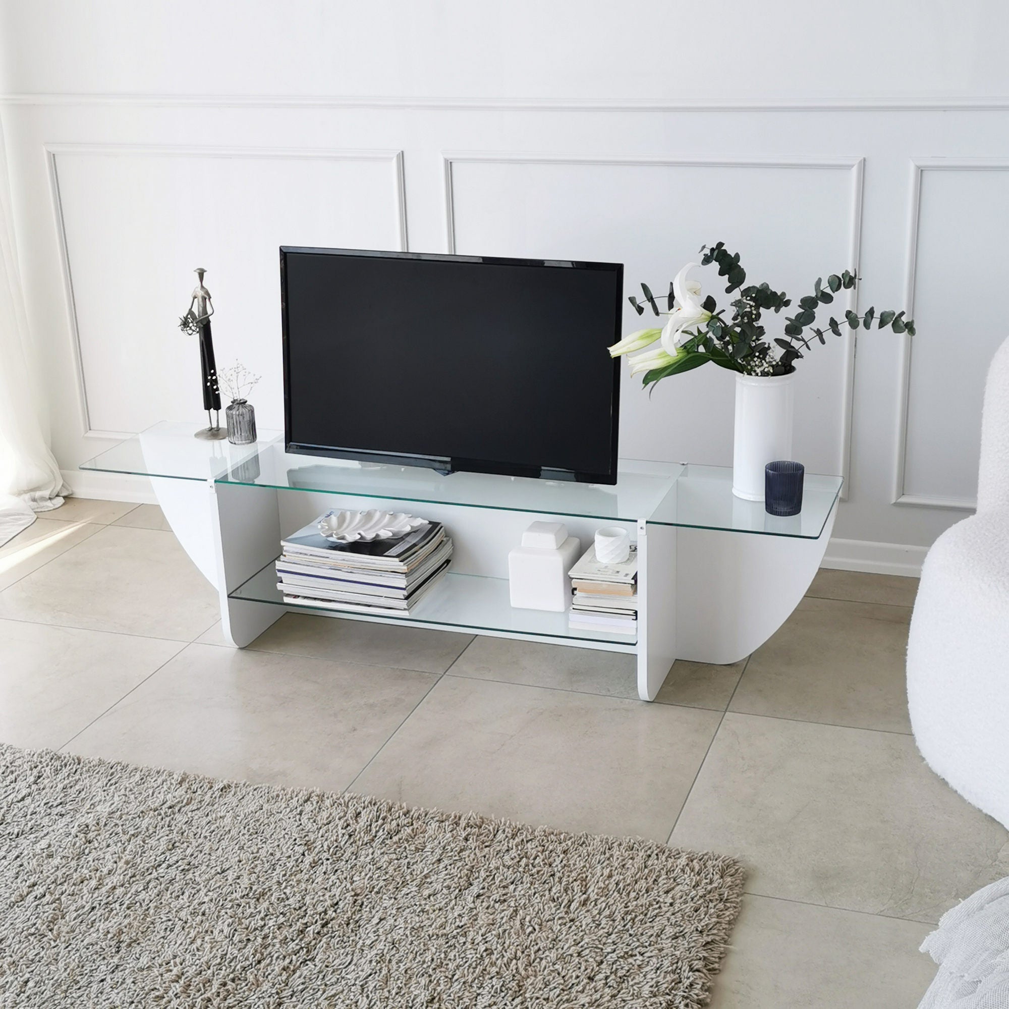 Suporte de TV escandinavo, branco, 158 x 40 x 35 cm | 100% vidro temperado e aglomerado revestido a melamina, 18 mm de espessura | Design elegante e funcional para salas de estar modernas