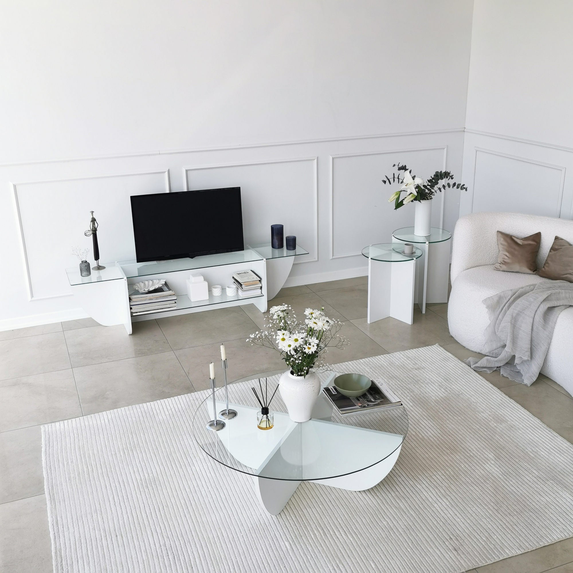 Suporte de TV escandinavo, branco, 158 x 40 x 35 cm | 100% vidro temperado e aglomerado revestido a melamina, 18 mm de espessura | Design elegante e funcional para salas de estar modernas