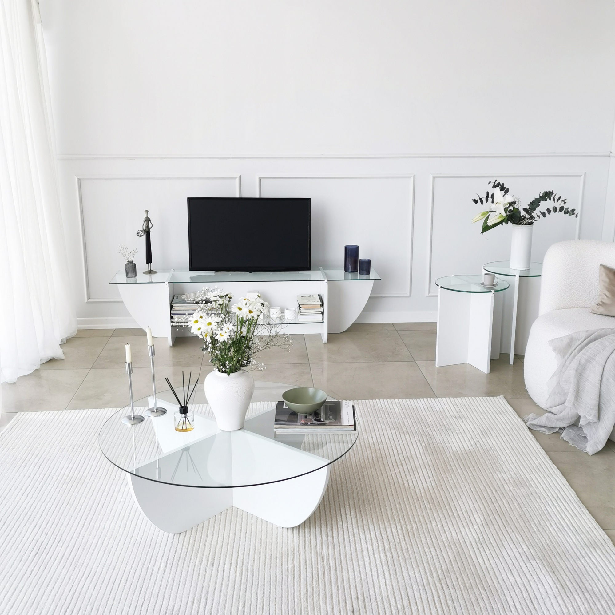 Suporte de TV escandinavo, branco, 158 x 40 x 35 cm | 100% vidro temperado e aglomerado revestido a melamina, 18 mm de espessura | Design elegante e funcional para salas de estar modernas