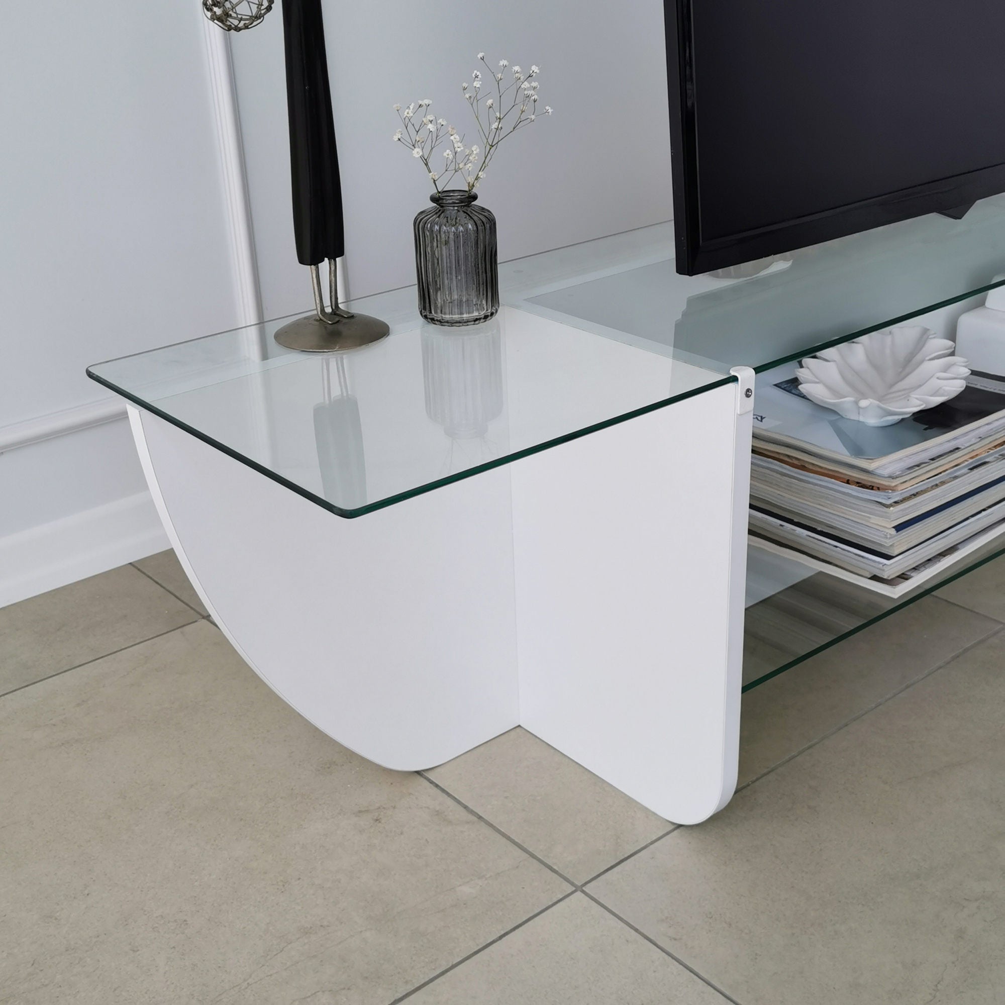 Suporte de TV escandinavo, branco, 158 x 40 x 35 cm | 100% vidro temperado e aglomerado revestido a melamina, 18 mm de espessura | Design elegante e funcional para salas de estar modernas