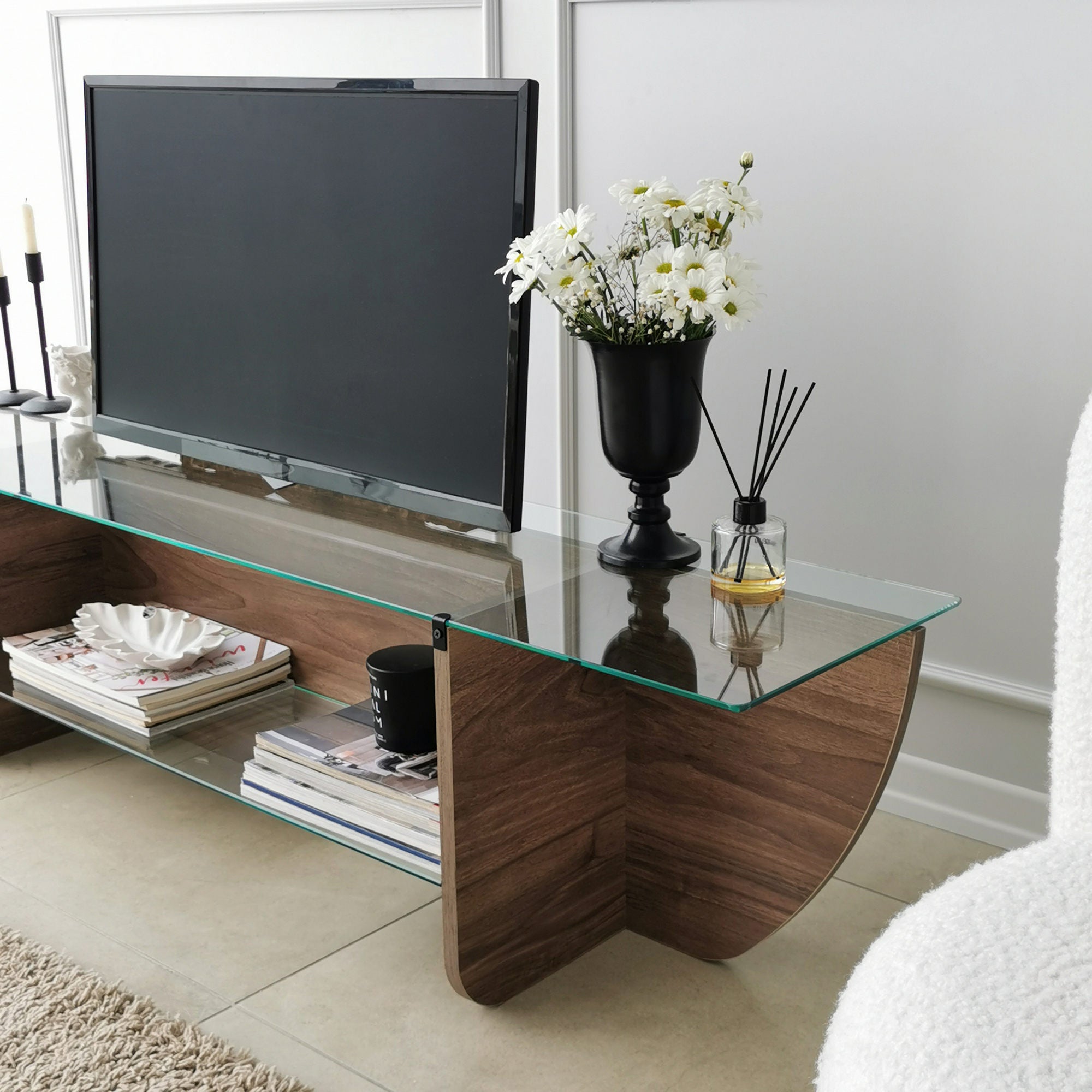 Suporte de TV escandinavo, nogueira, 158 x 40 x 35 cm | 100% vidro temperado e aglomerado revestido de melamina, 18 mm de espessura | Design elegante e funcional para salas de estar modernas