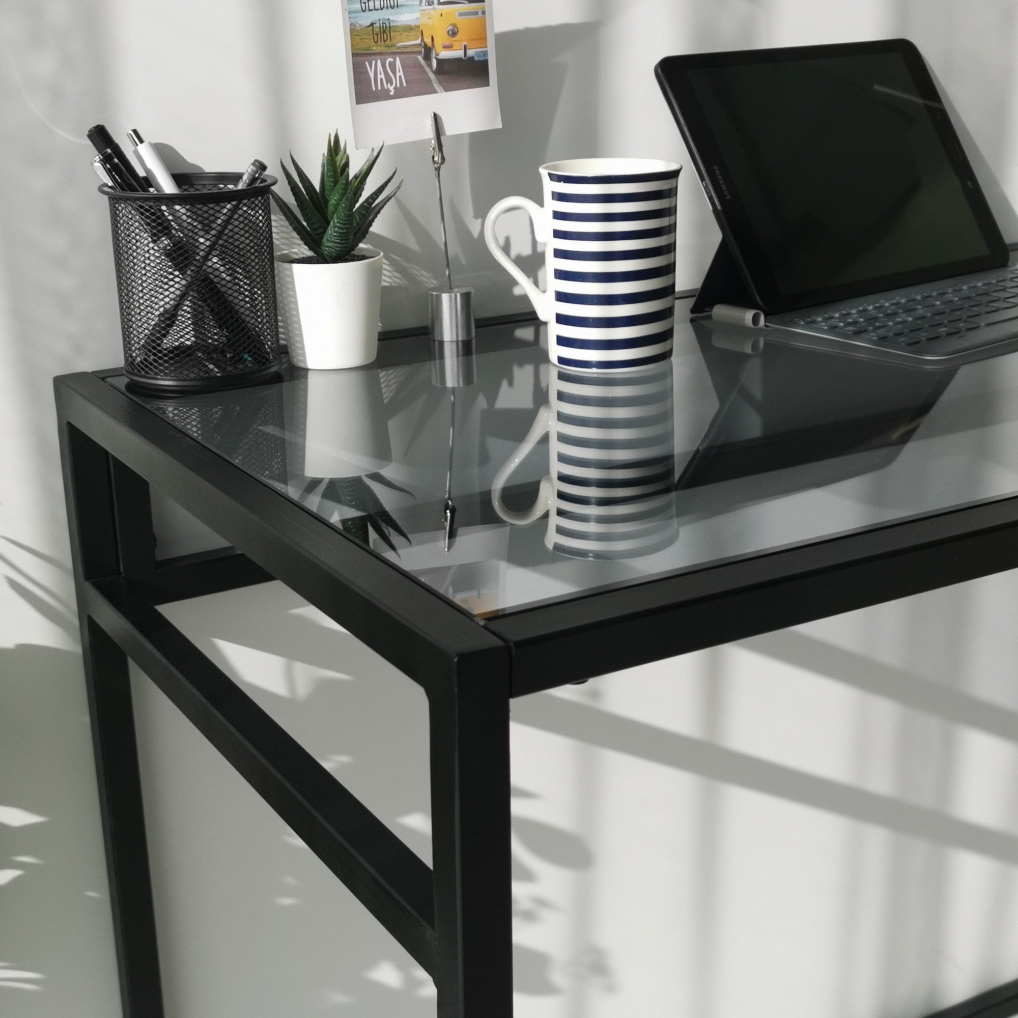 Secretária de Estudo/Escritório Moderna com Tampo 100% em Vidro Temperado, Estrutura de Metal, 100x75x45 cm, Montável na Parede, Cores Preto e Fumê | Design Industrial Elegante para Escritório em Casa