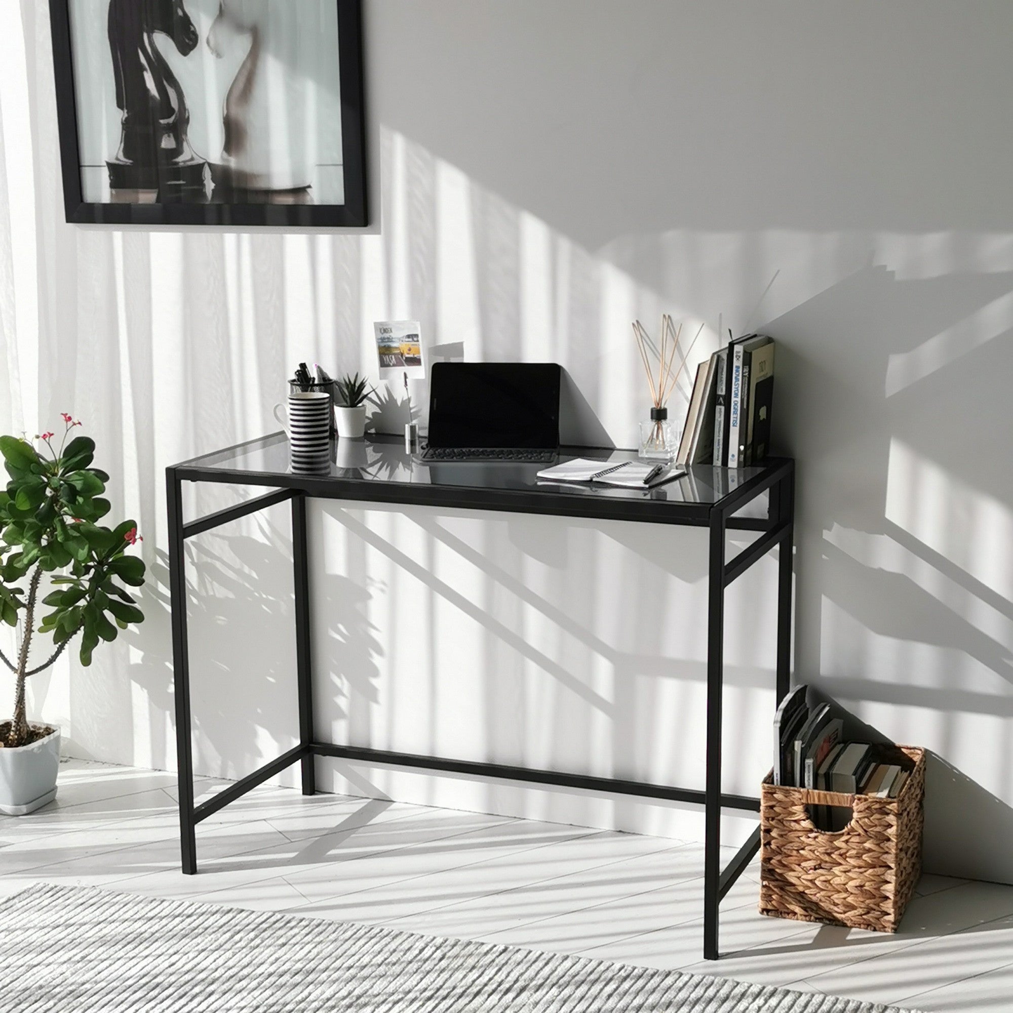 Secretária de Estudo/Escritório Moderna com Tampo 100% em Vidro Temperado, Estrutura de Metal, 100x75x45 cm, Montável na Parede, Cores Preto e Fumê | Design Industrial Elegante para Escritório em Casa