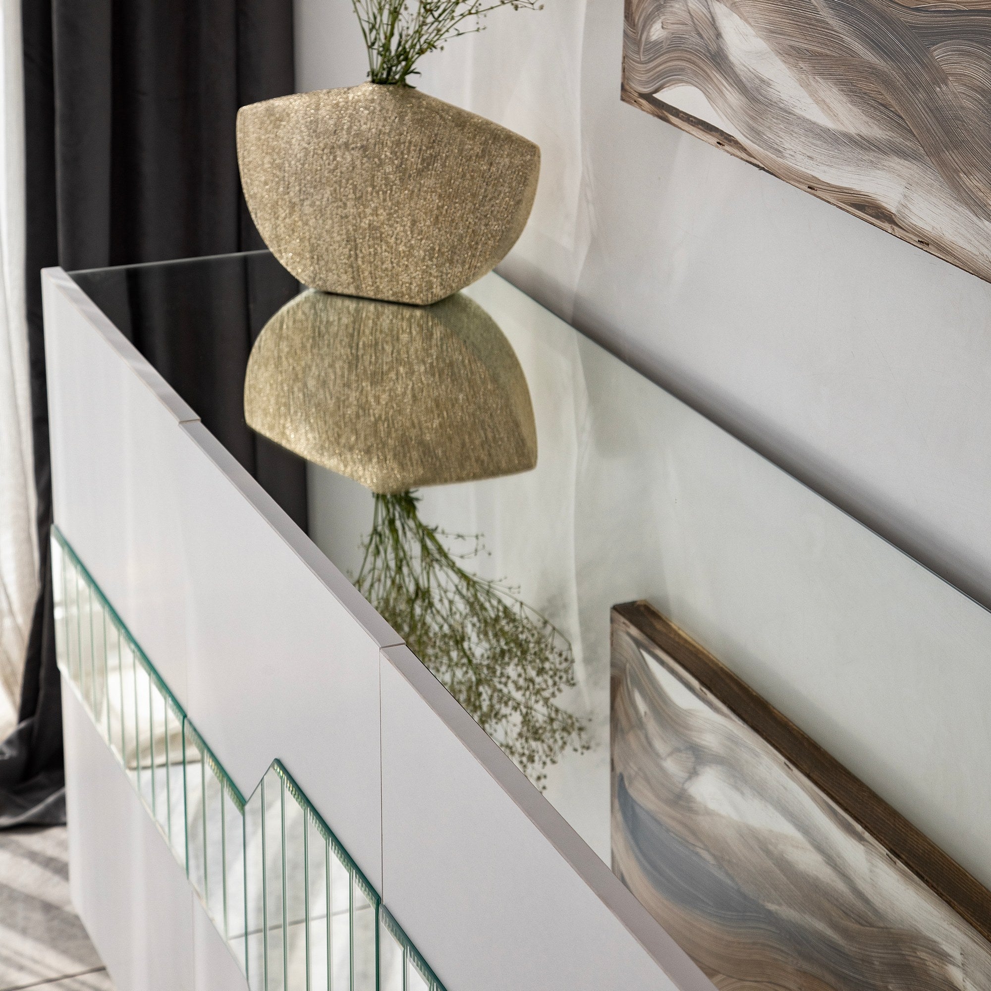 Aparador Elegante em Branco e Dourado, 180 x 40 x 80 cm | Painel de Partículas 100% Revestido em Melamina, 18 mm de Espessura | Armazenamento Elegante para Espaços Modernos