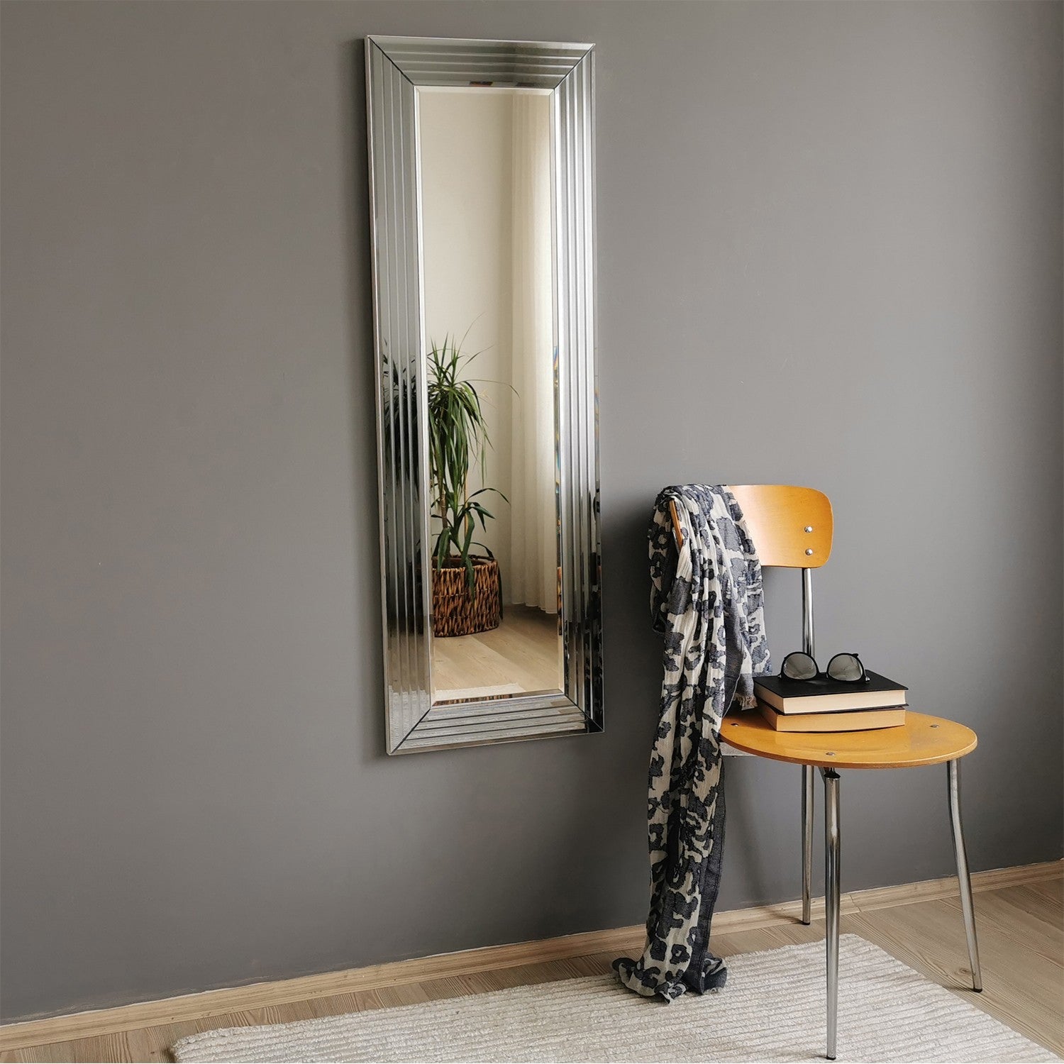 Espelho de Parede Moderno Prateado, 40 x 120 cm | 100% MDF, Montado, Ajustável Horizontal e Verticalmente | Perfeito para Hotéis e Espaços Contemporâneos